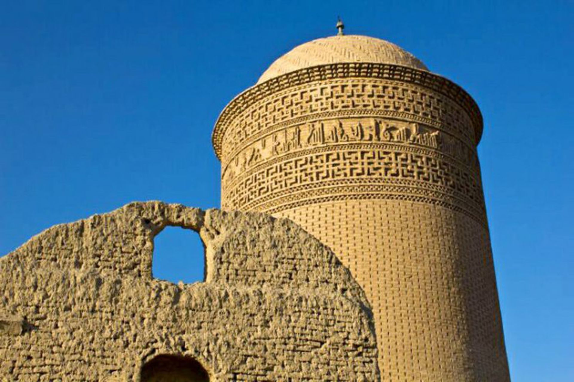 برج پیر علمدار