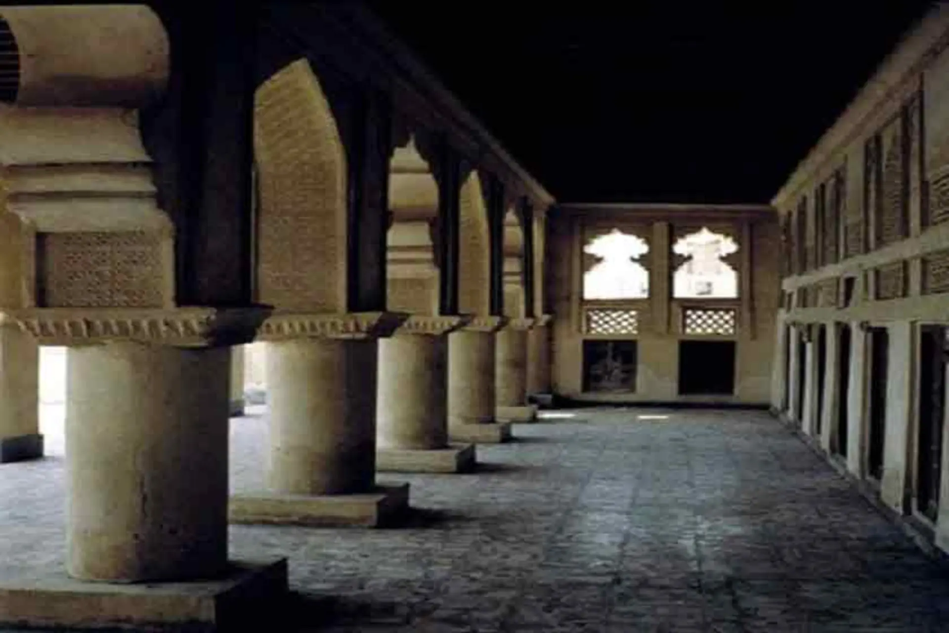مسجد ملک بن عباس 