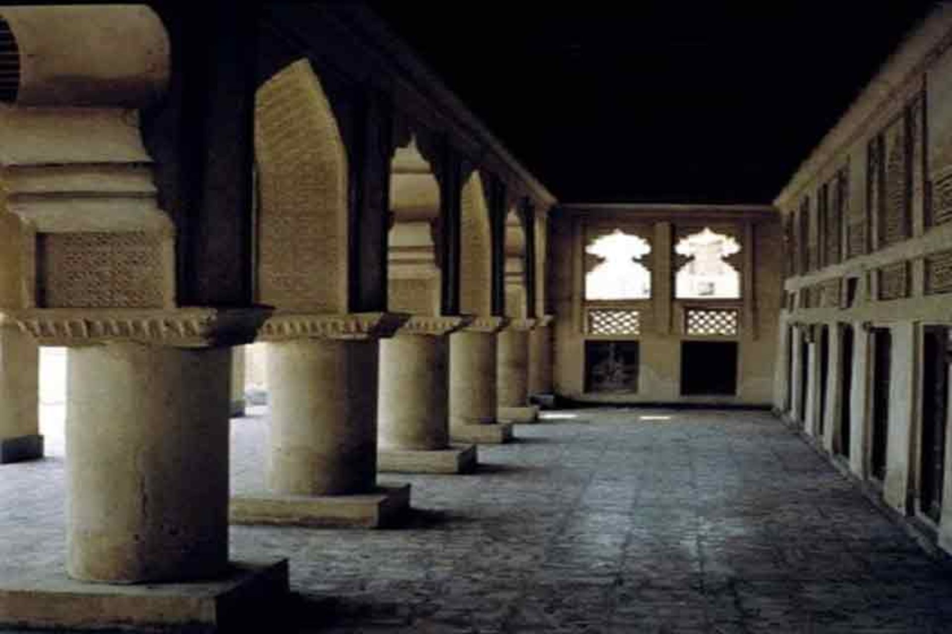 مسجد ملک بن عباس 