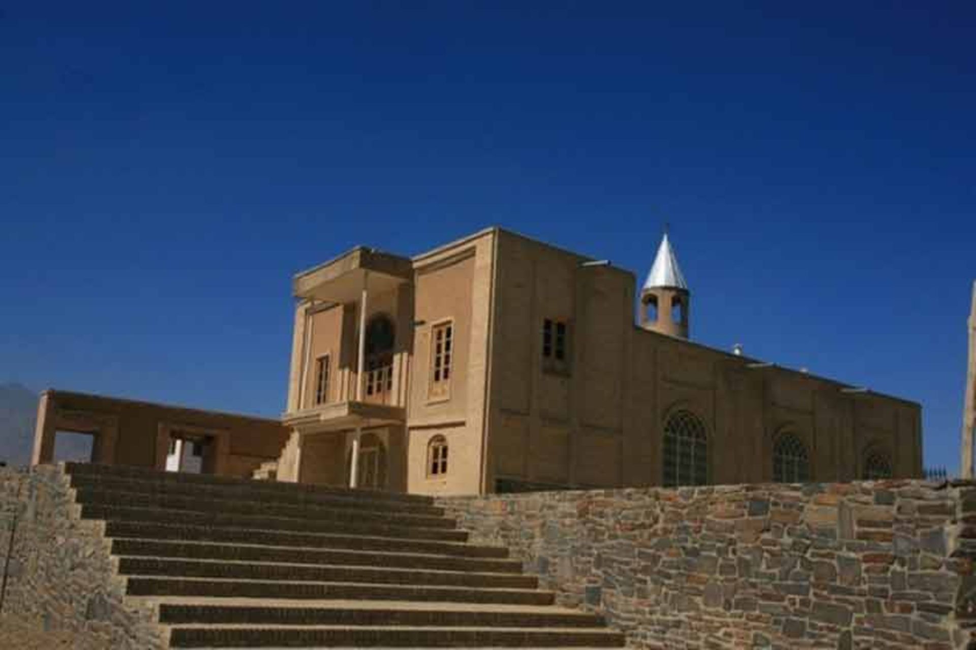  کلیسای آنجلی همدان