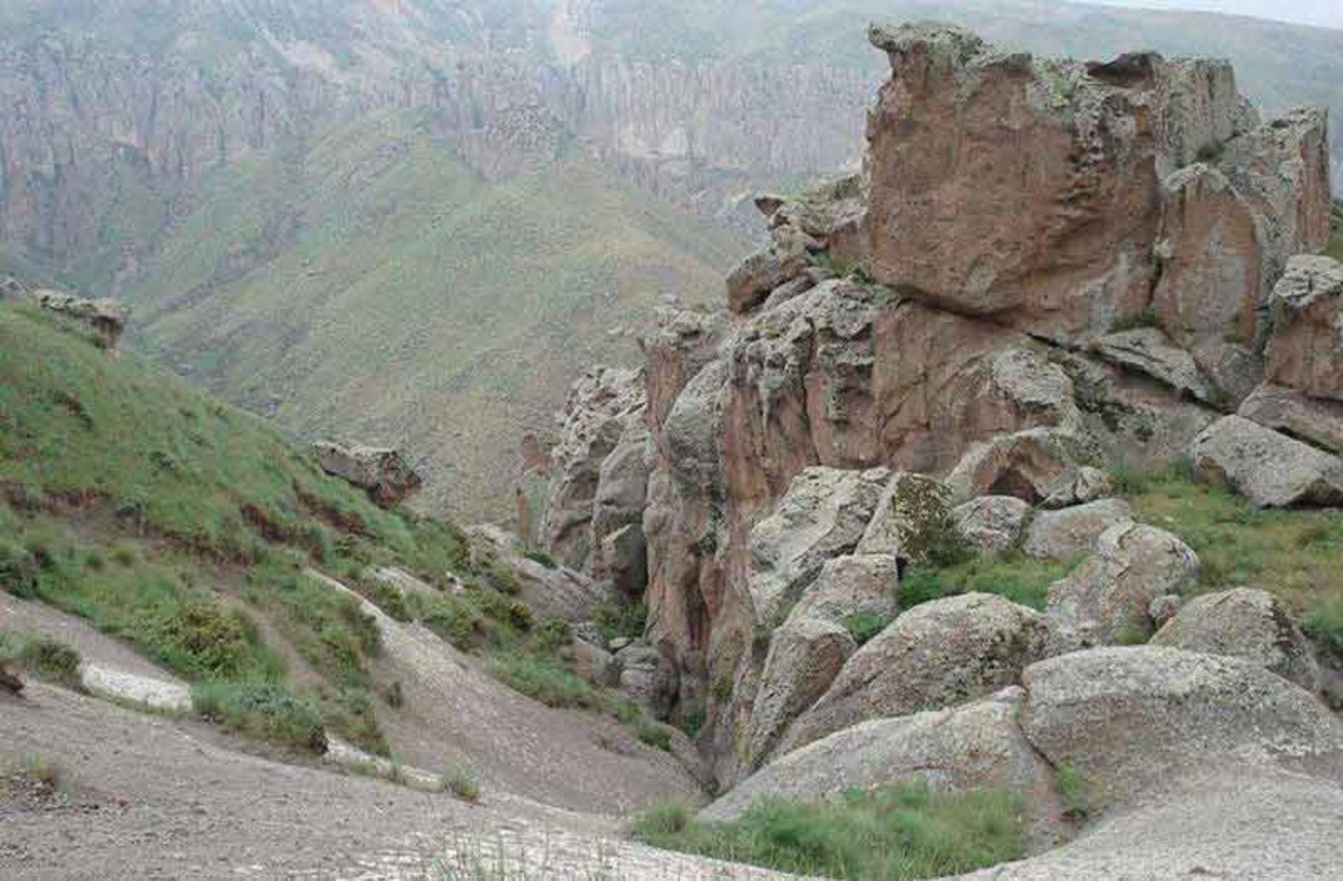 آب گرم شابیل و دریاچه آت گولو شیروان دره