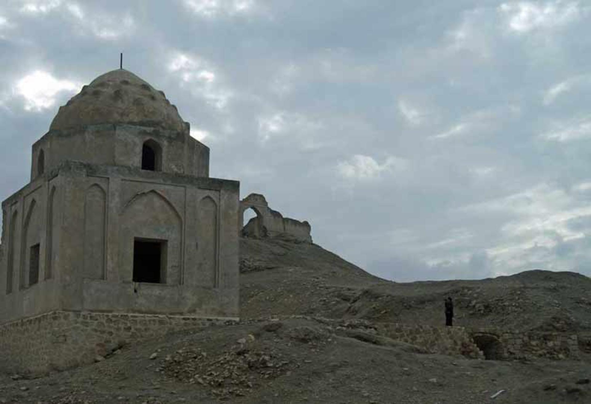 آرامگاه مادر نادرشاه