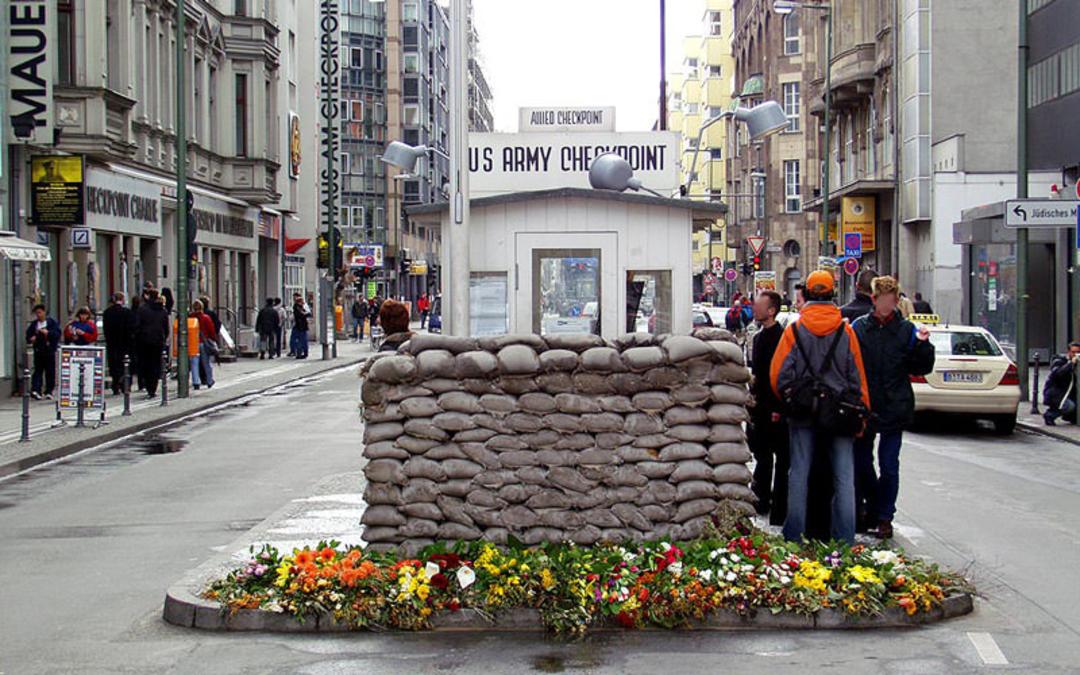  پاسگاه بازرسی چارلی (Checkpoint Charlie)