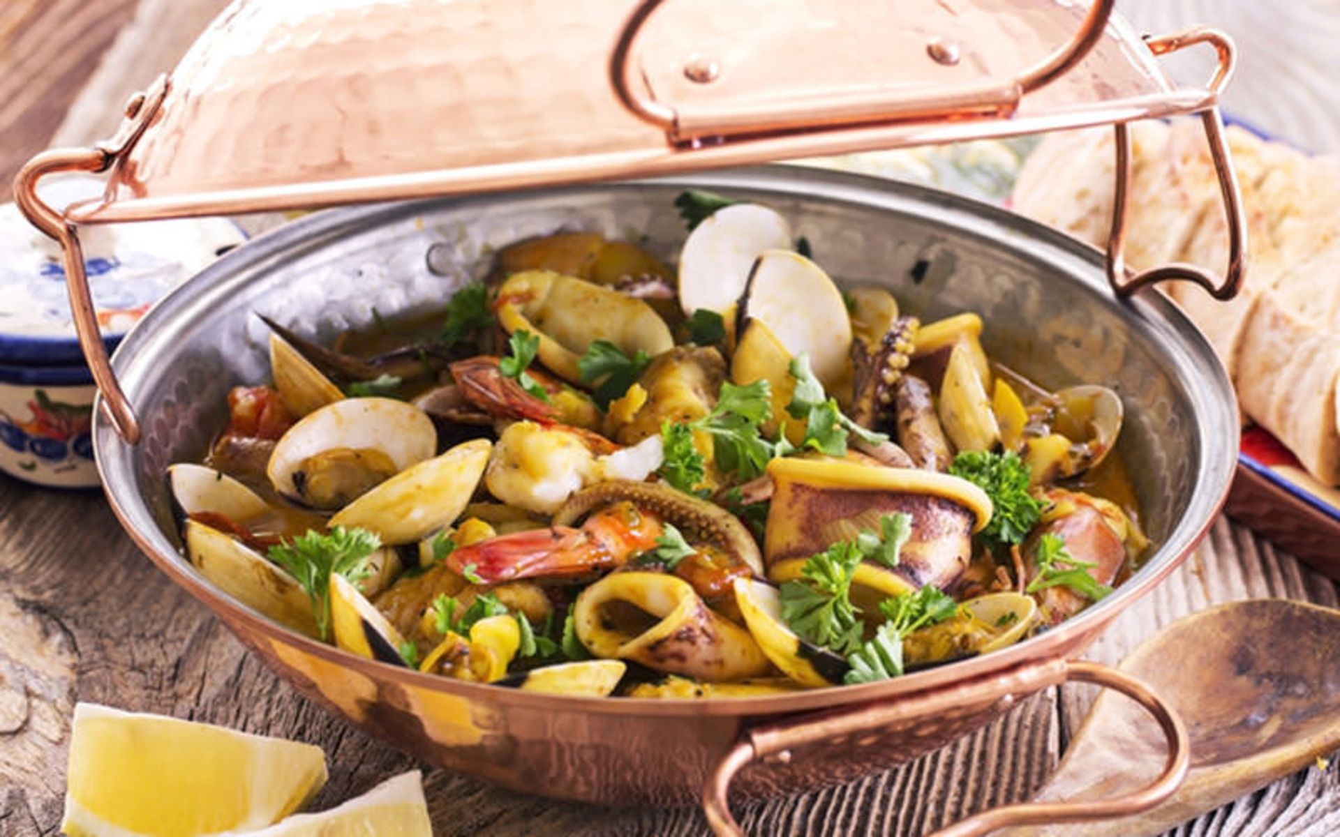 کاتاپلانا د ماریسکو (Cataplana de Marisco) لیسبون
