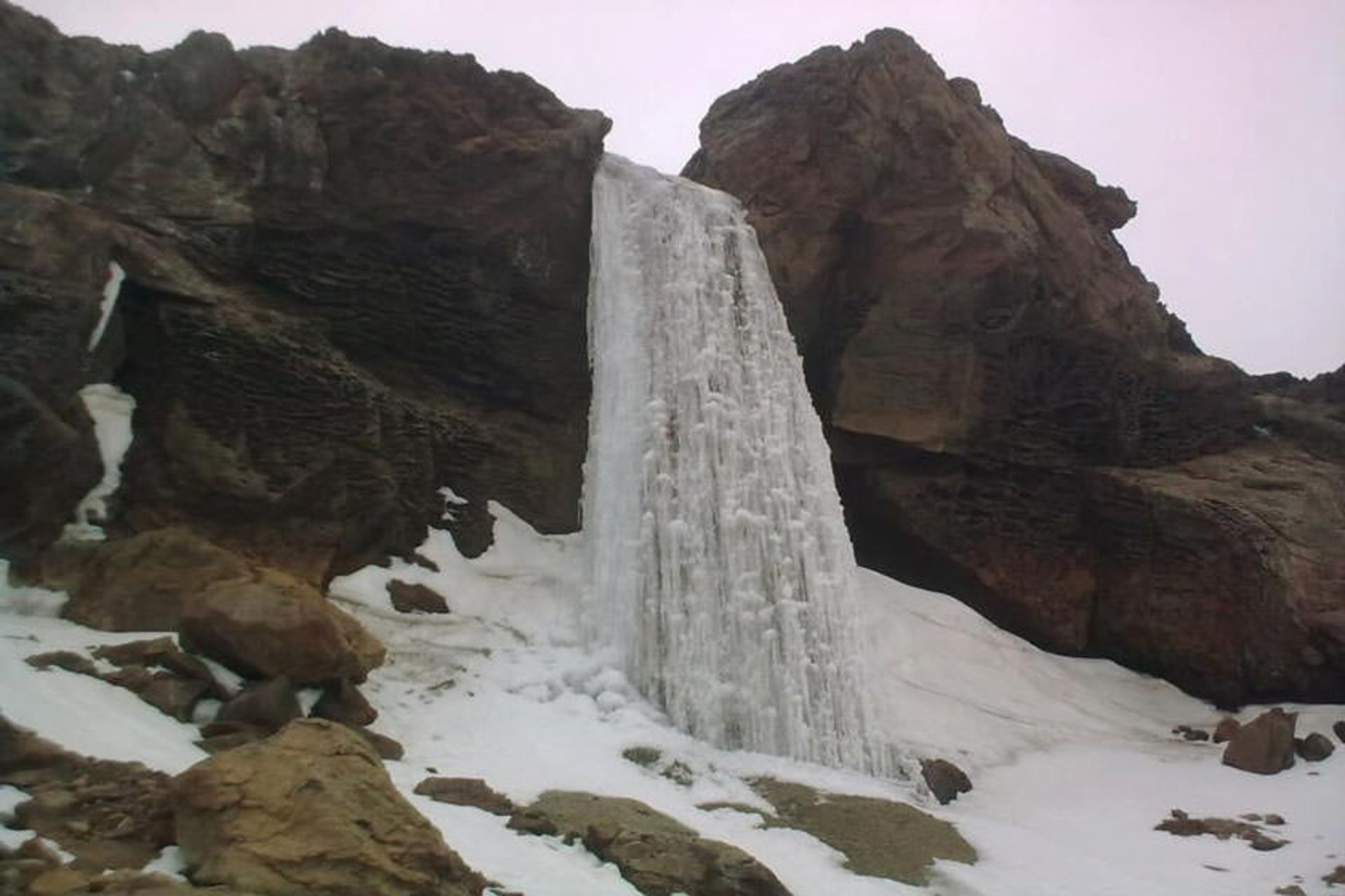 آبشار یخی نوا