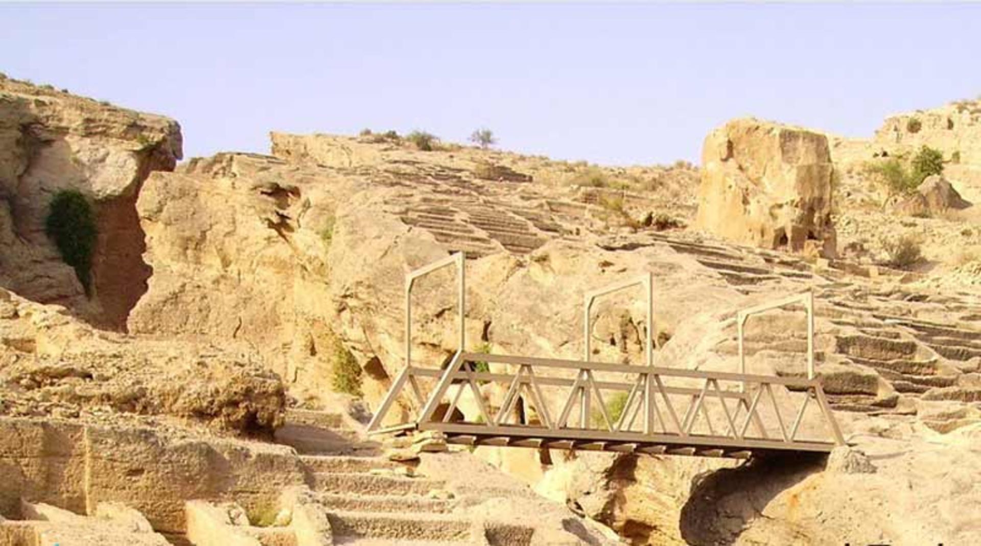 آبگیر دره‌ لیر سیراف