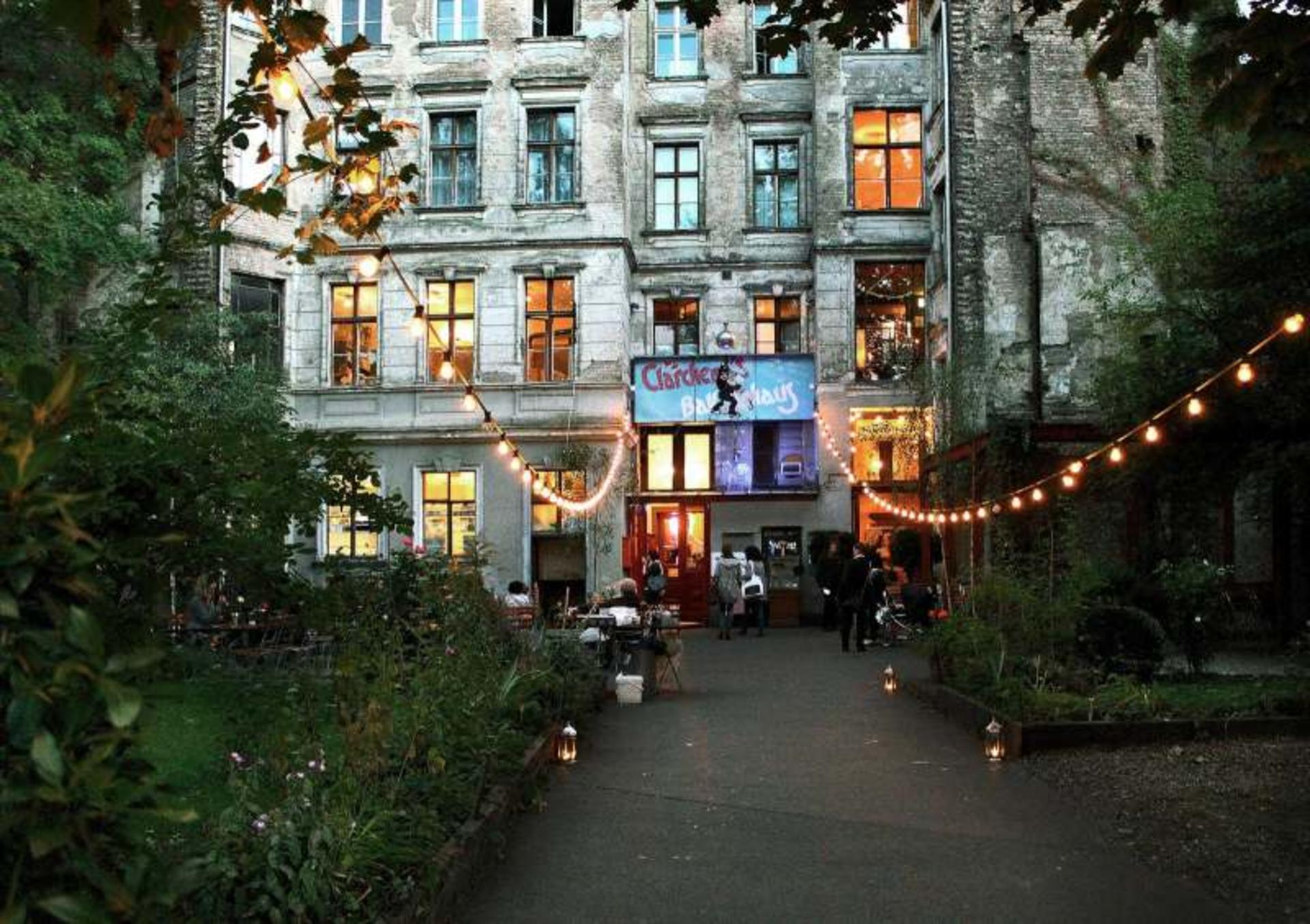 رستوران Clärchen’s Ballhaus