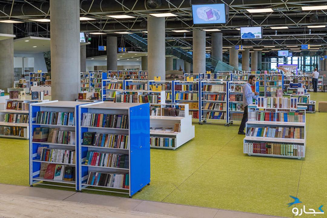 قفسه های کتاب در باغ کتاب تهران