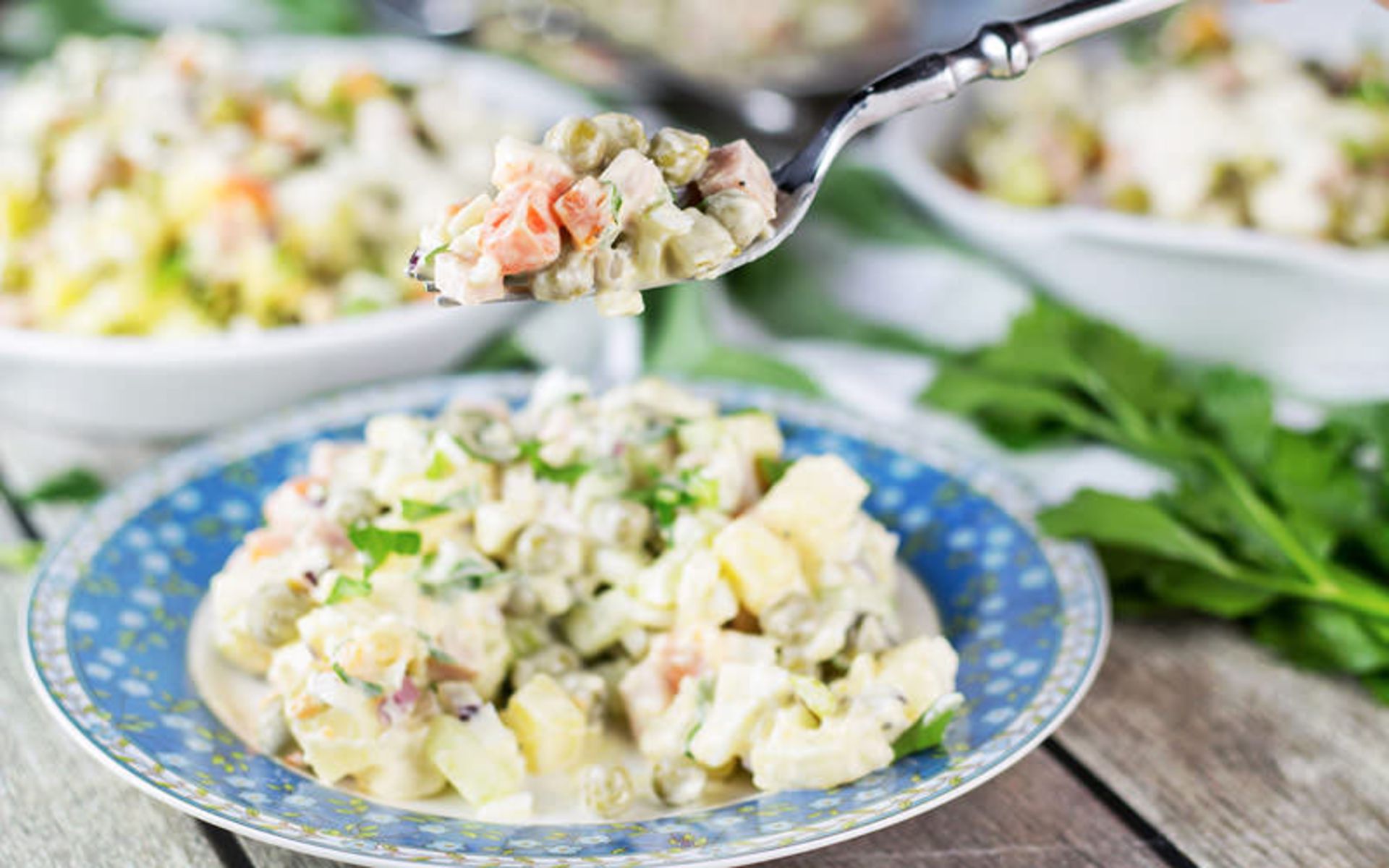 سالاد سیب زمینی الیور (olivier potato salad)