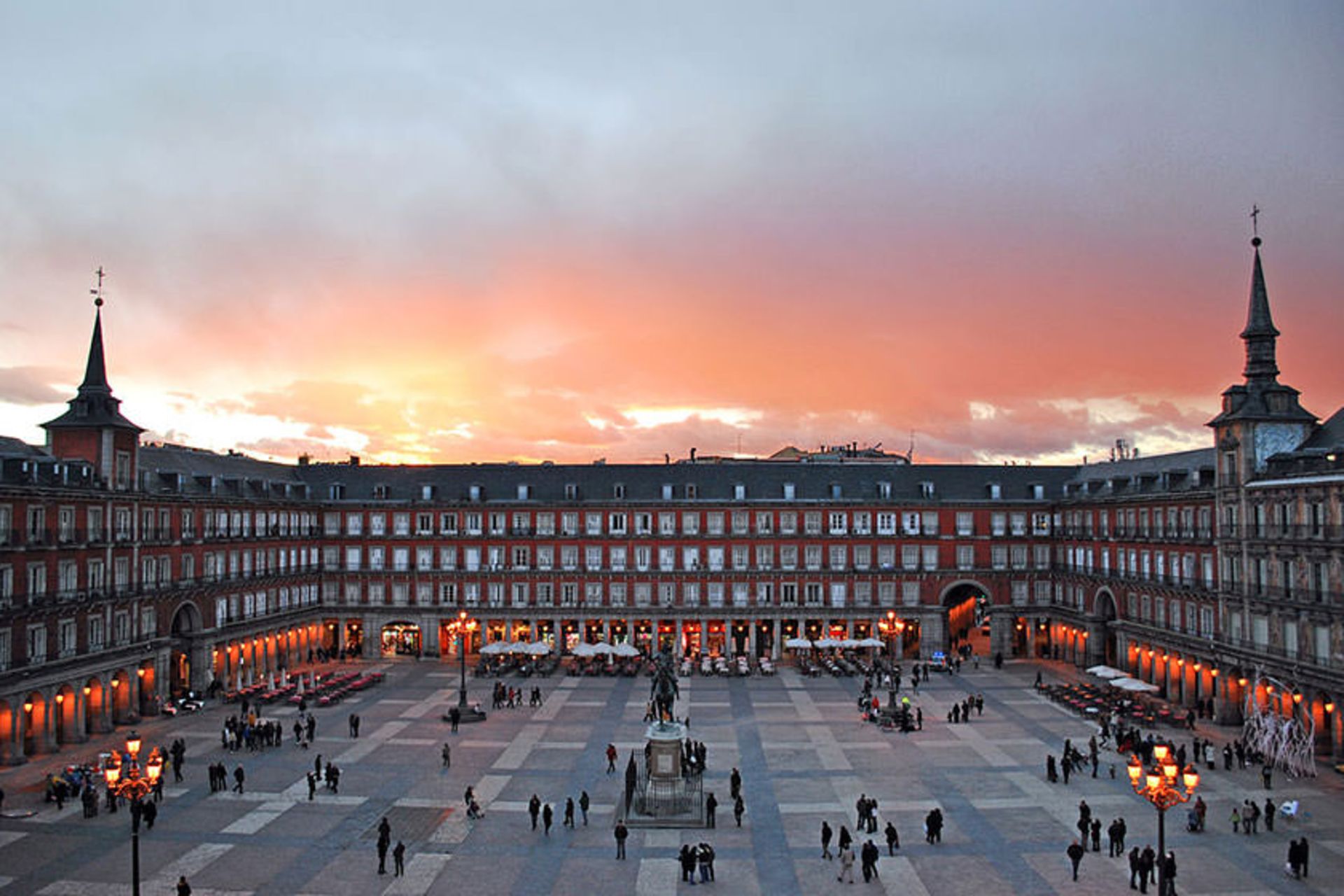 میدان پلازا میر (Plaza Mayor)
