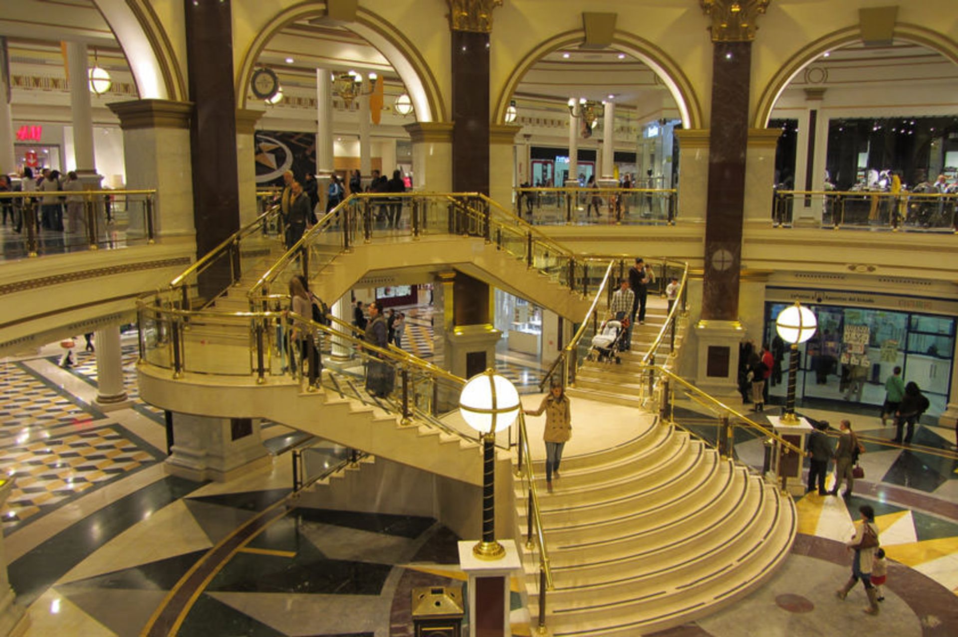 مرکز تجاری Plaza Norte 2