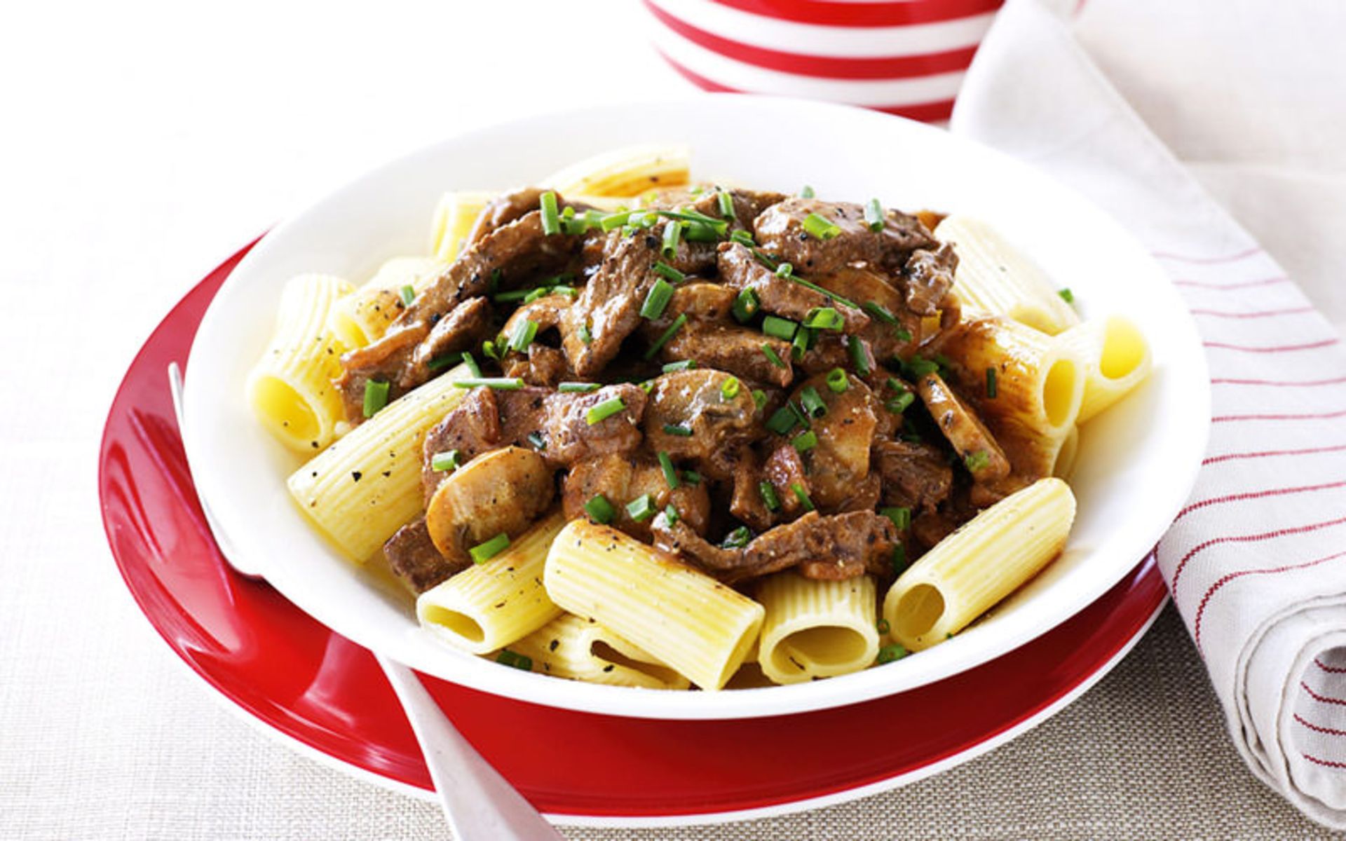 بیف استراگانوف (Beef Stroganoff)