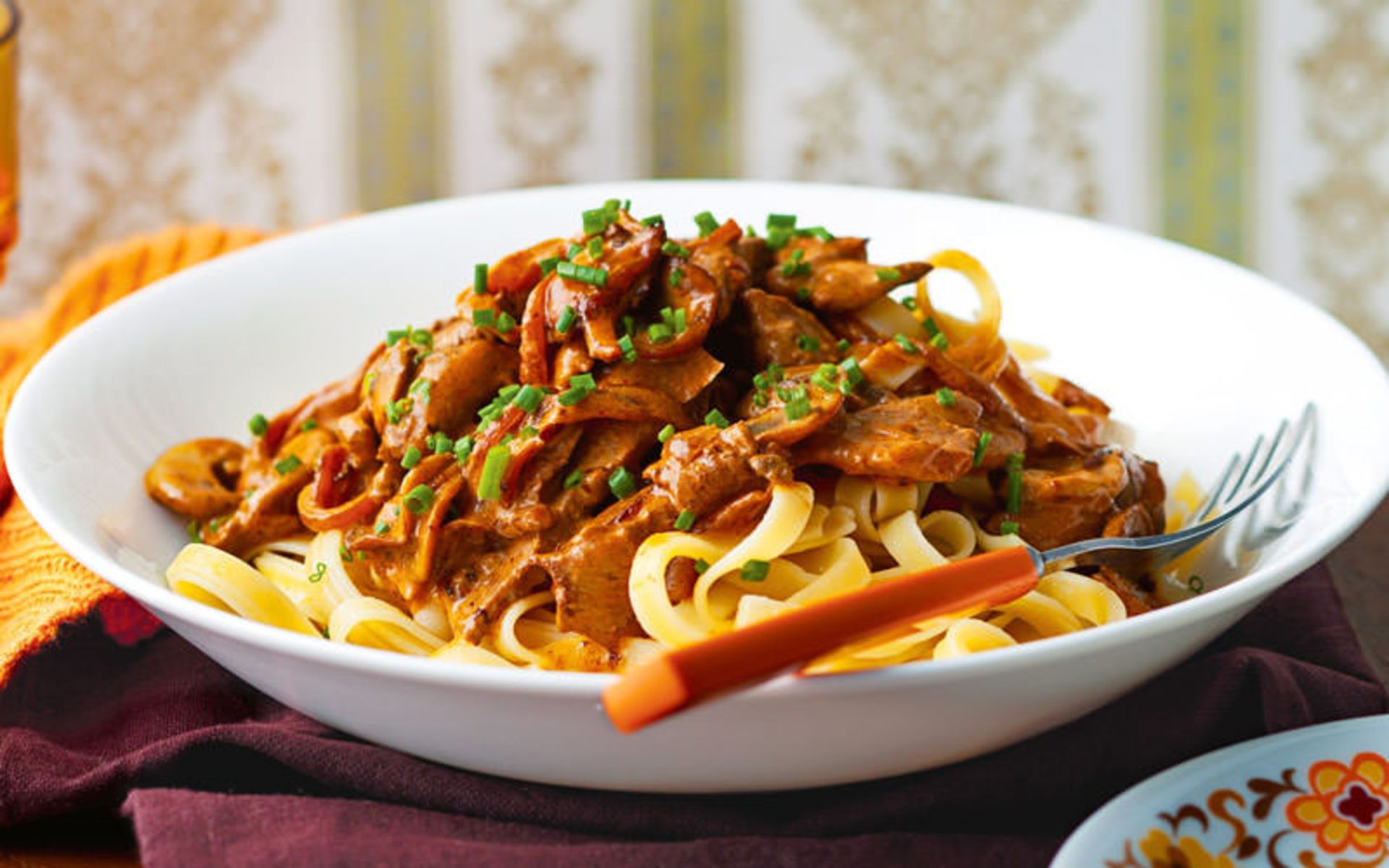 بیف استراگانوف (Beef Stroganoff)