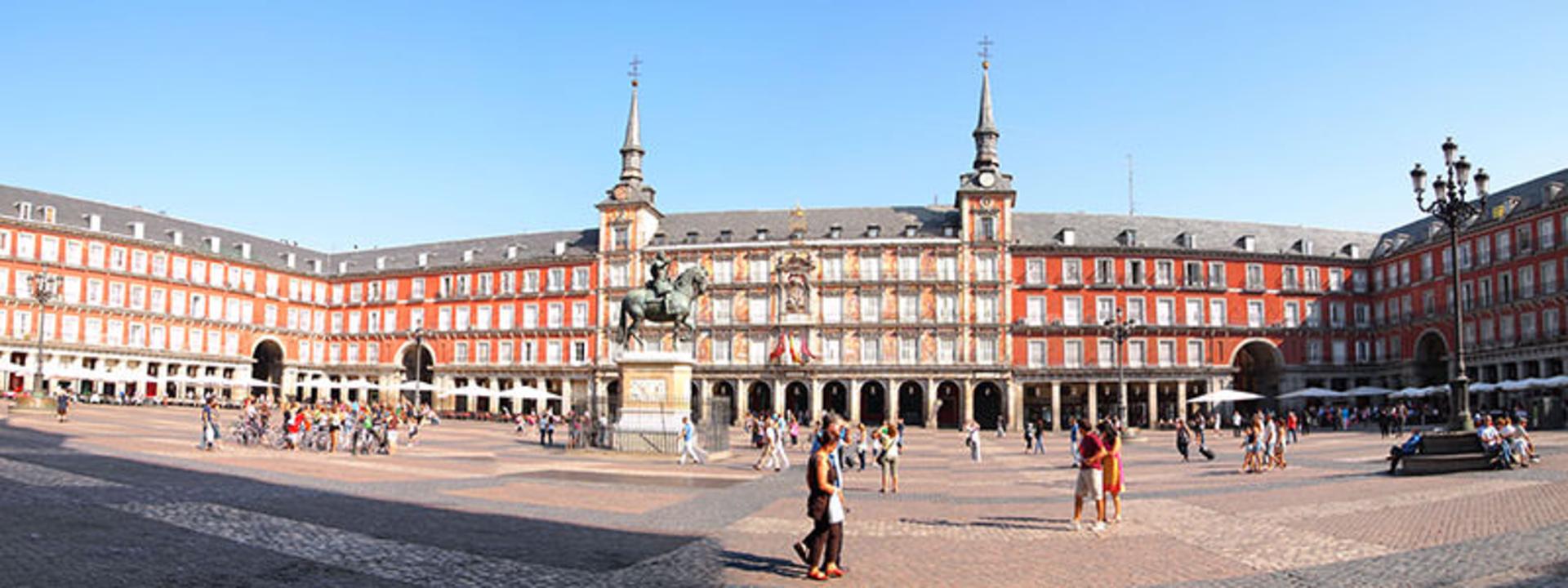 میدان پلازا میر (Plaza Mayor)
