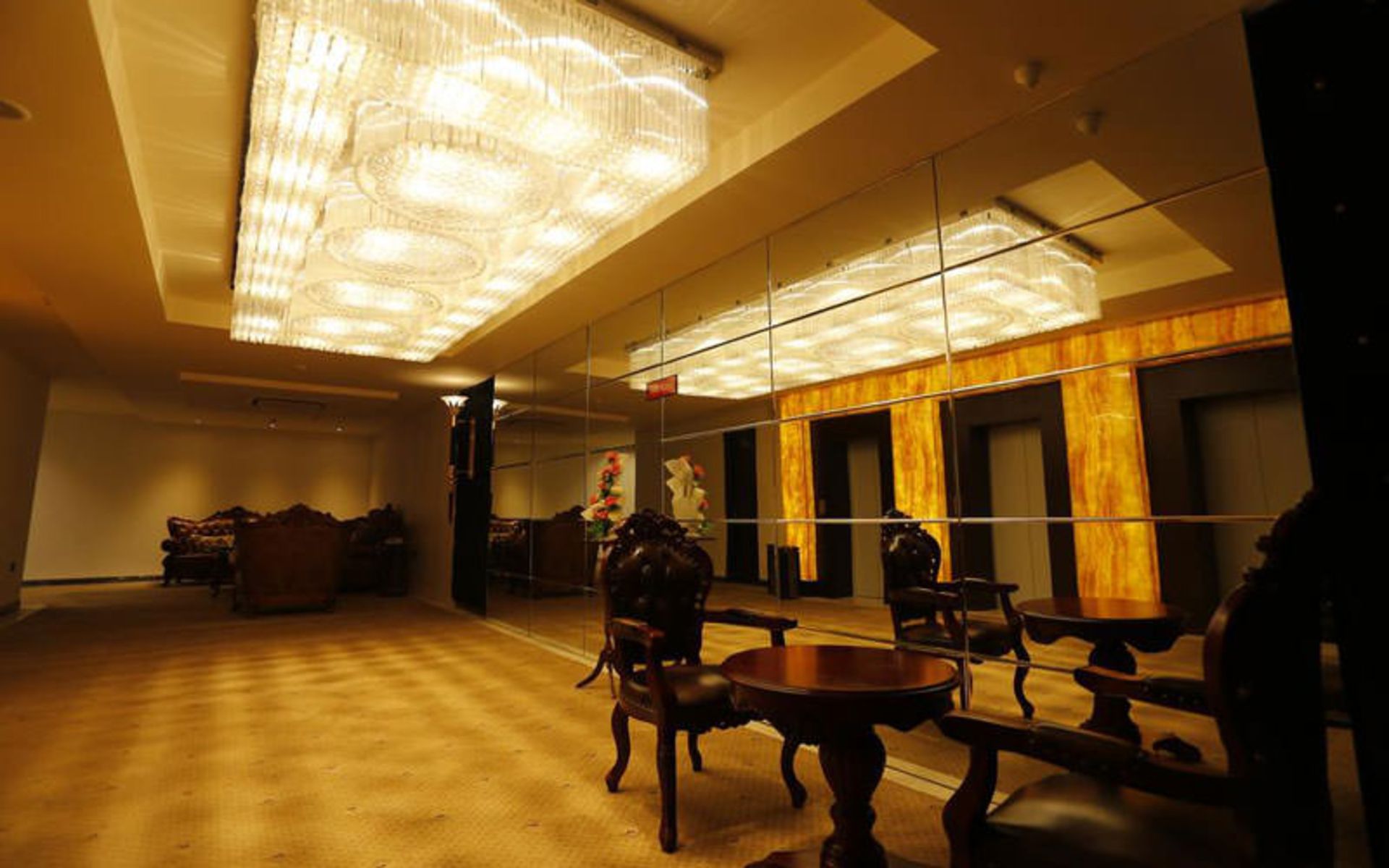 هتل جی (G Hotel)