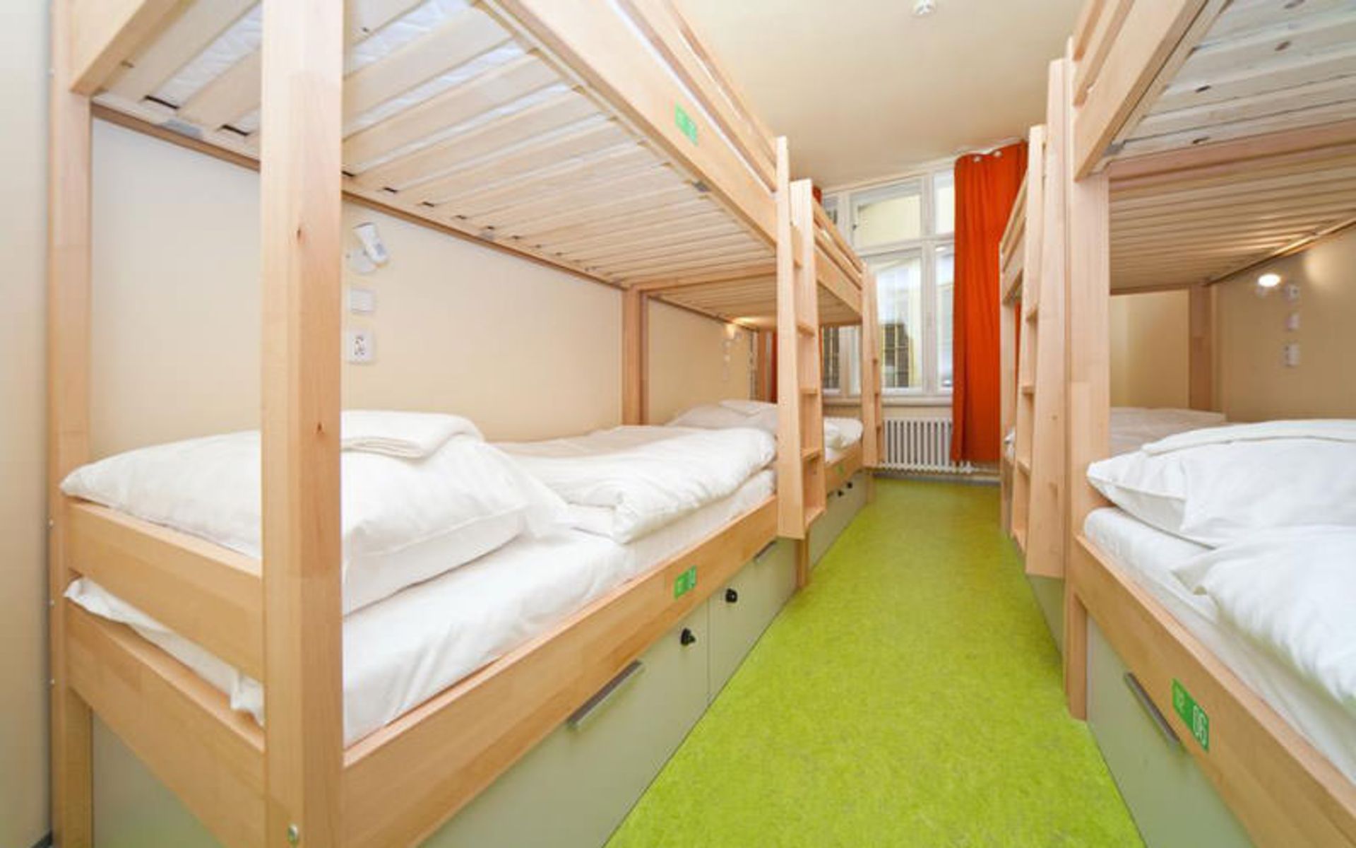 هاستل آناناس (Hostel Ananas)