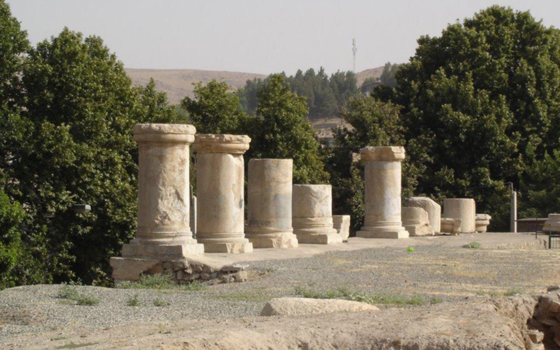 معبد آناهیتا
