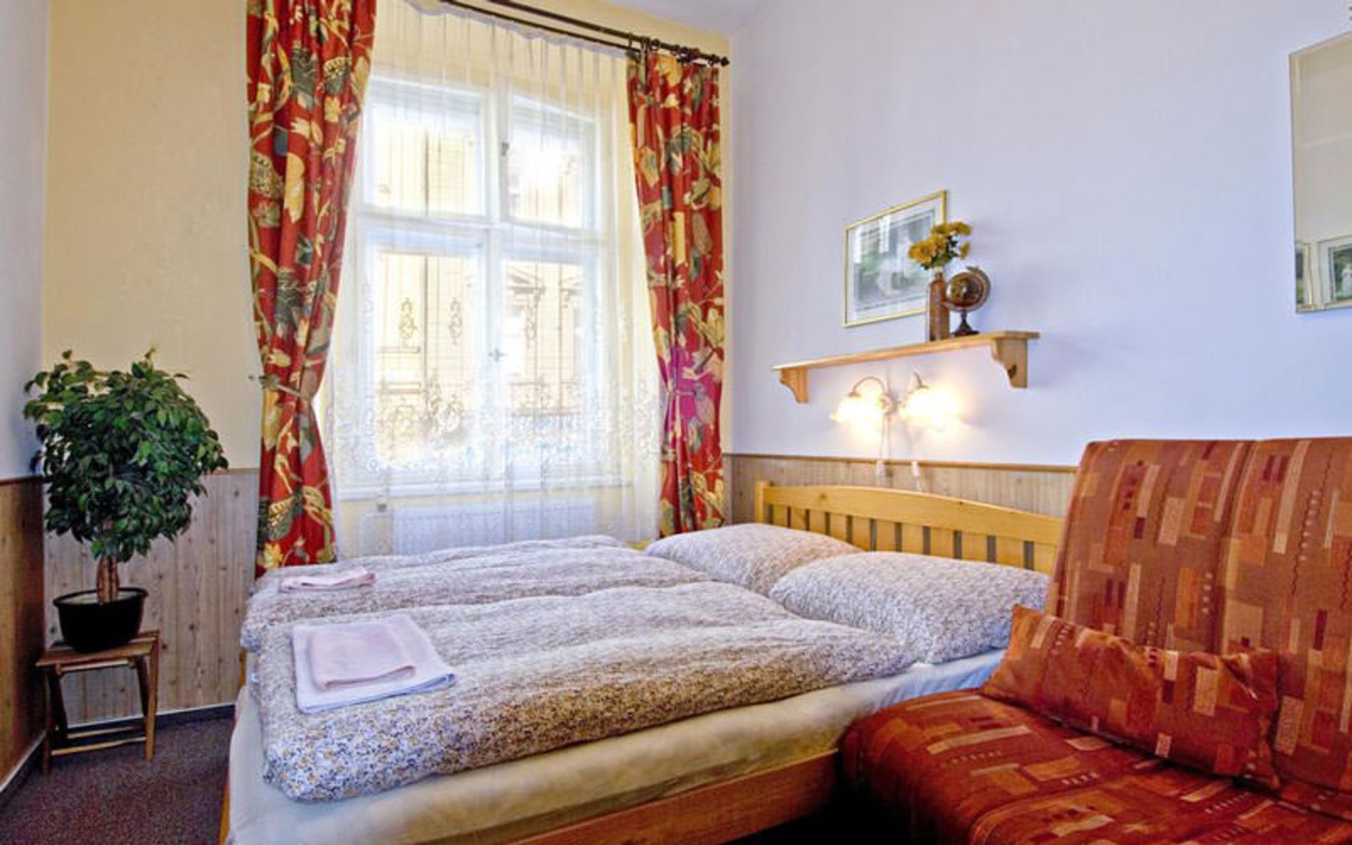 هتل آپارتمان آلیس (Alice Apartment House)