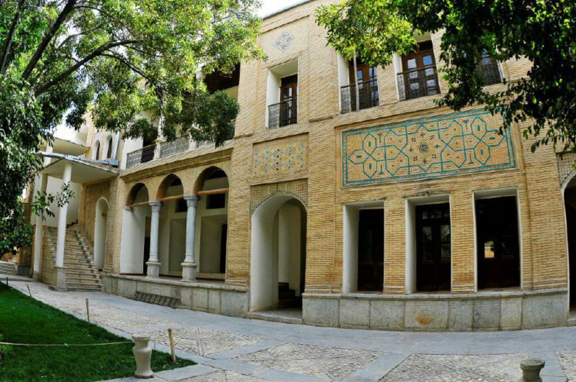 نمای آجر چینی قلعه