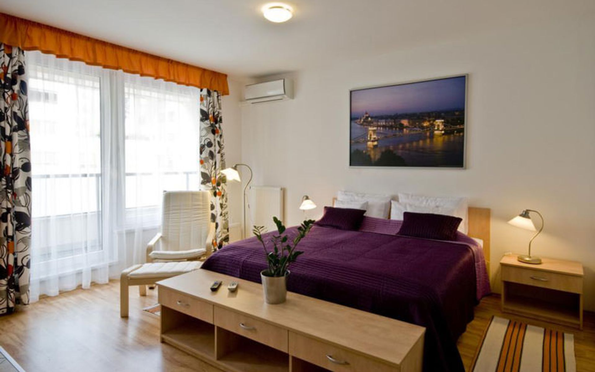هتل کوروین لوکس اپارت (Corvin Lux Aparthotel)