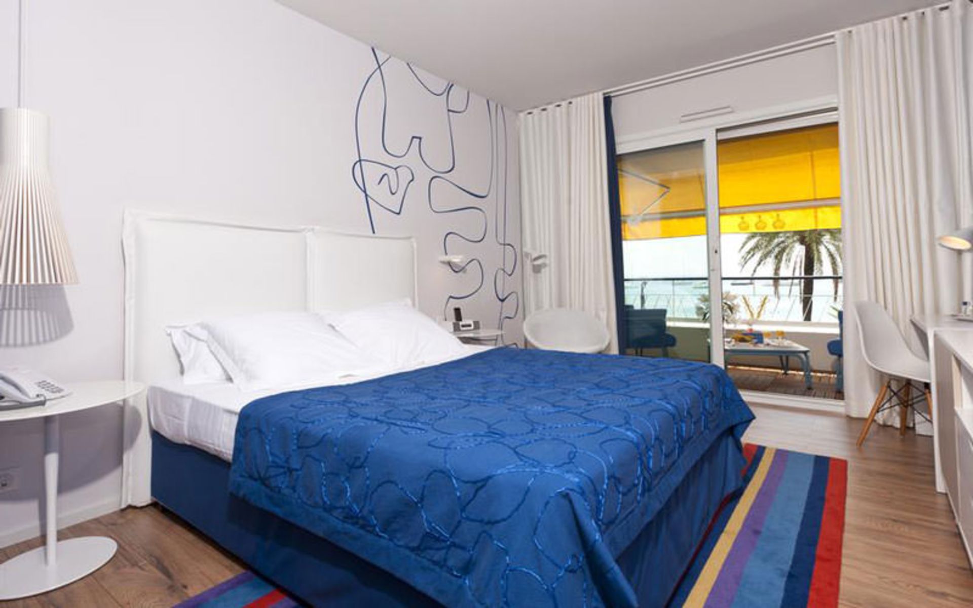 هتل ویکتوریا (Hotel Victoria)