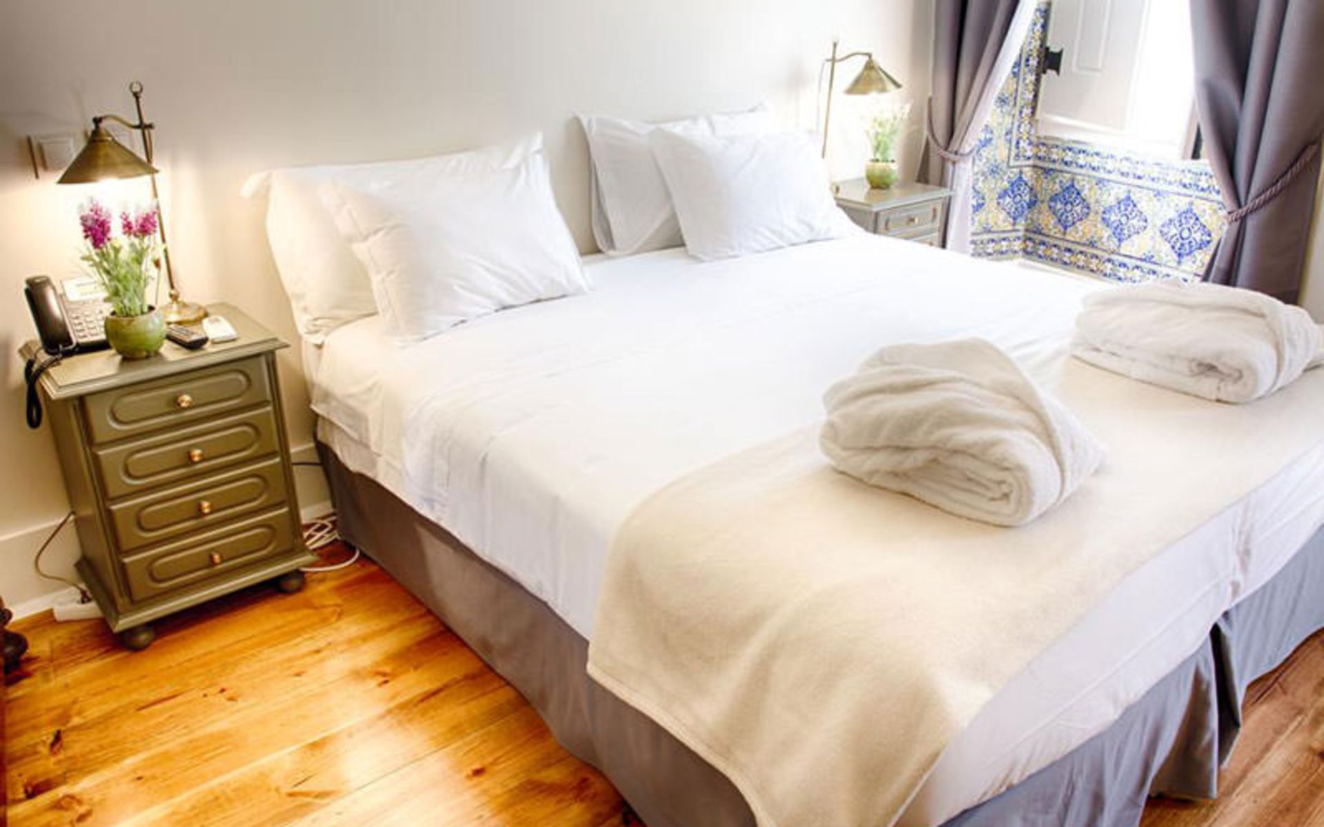 هتل آلجریا (Hotel Alegria)