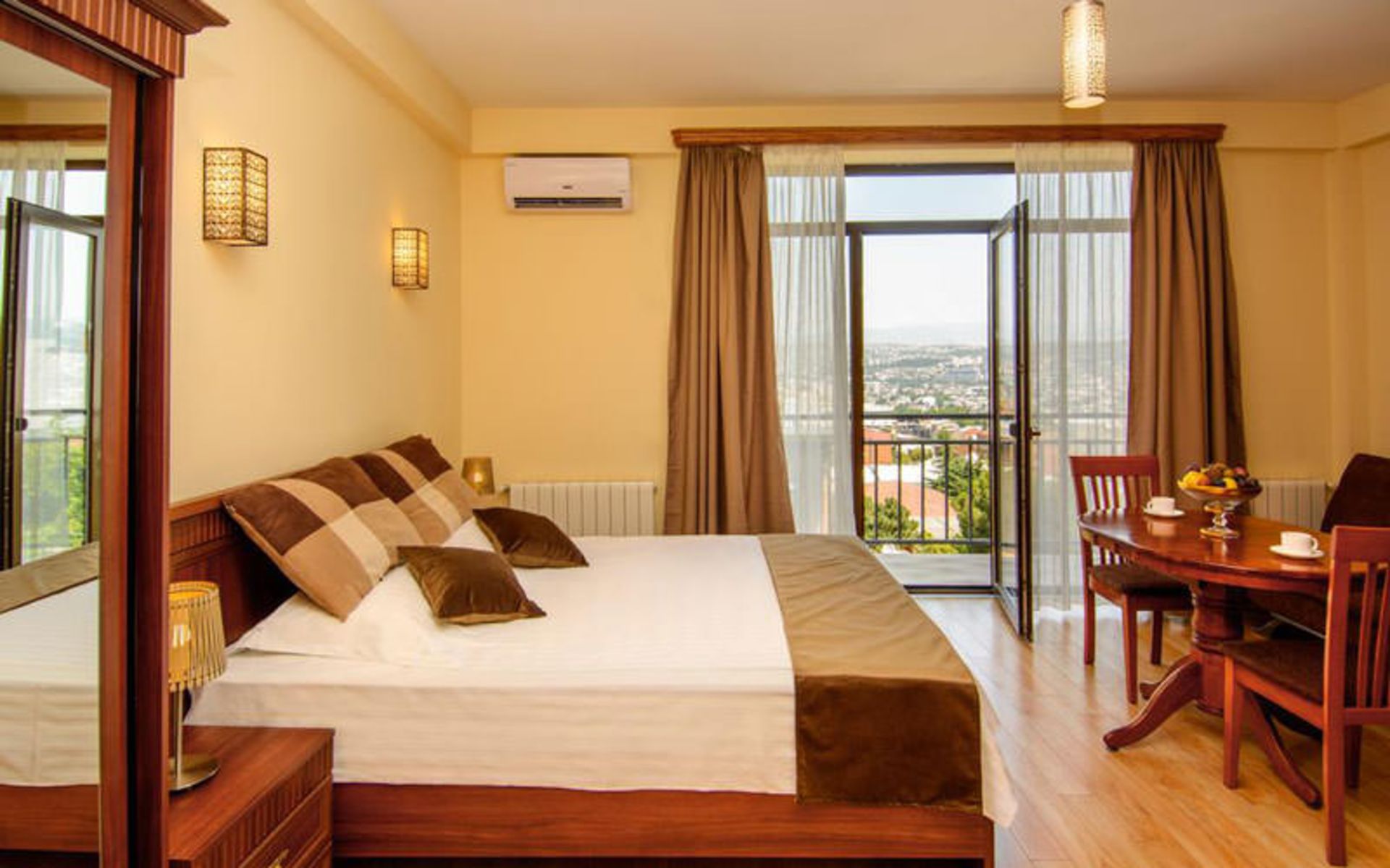 هتل بوتیک هتل بریتیش هاوس (Boutique Hotel British House)