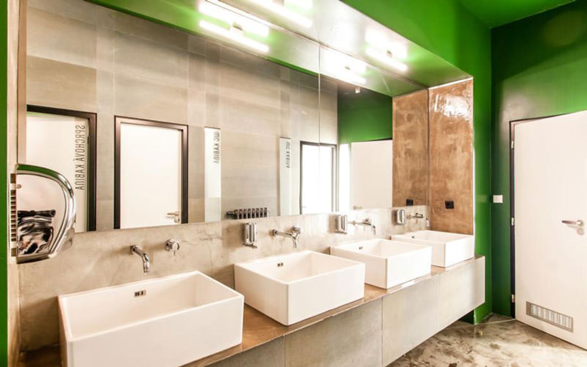 هاستل چک این (Czech Inn Hostel)