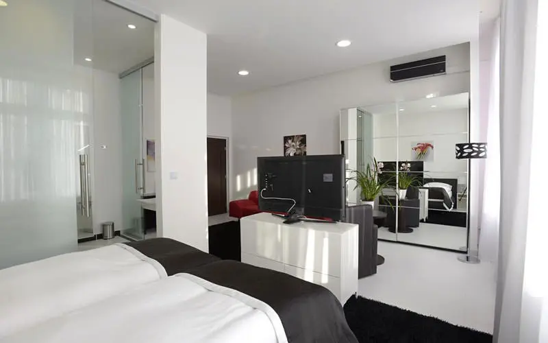 هتل جانا پانسیون دومو ملادزه (Hotel Jana / Pension Domov Mládeže)