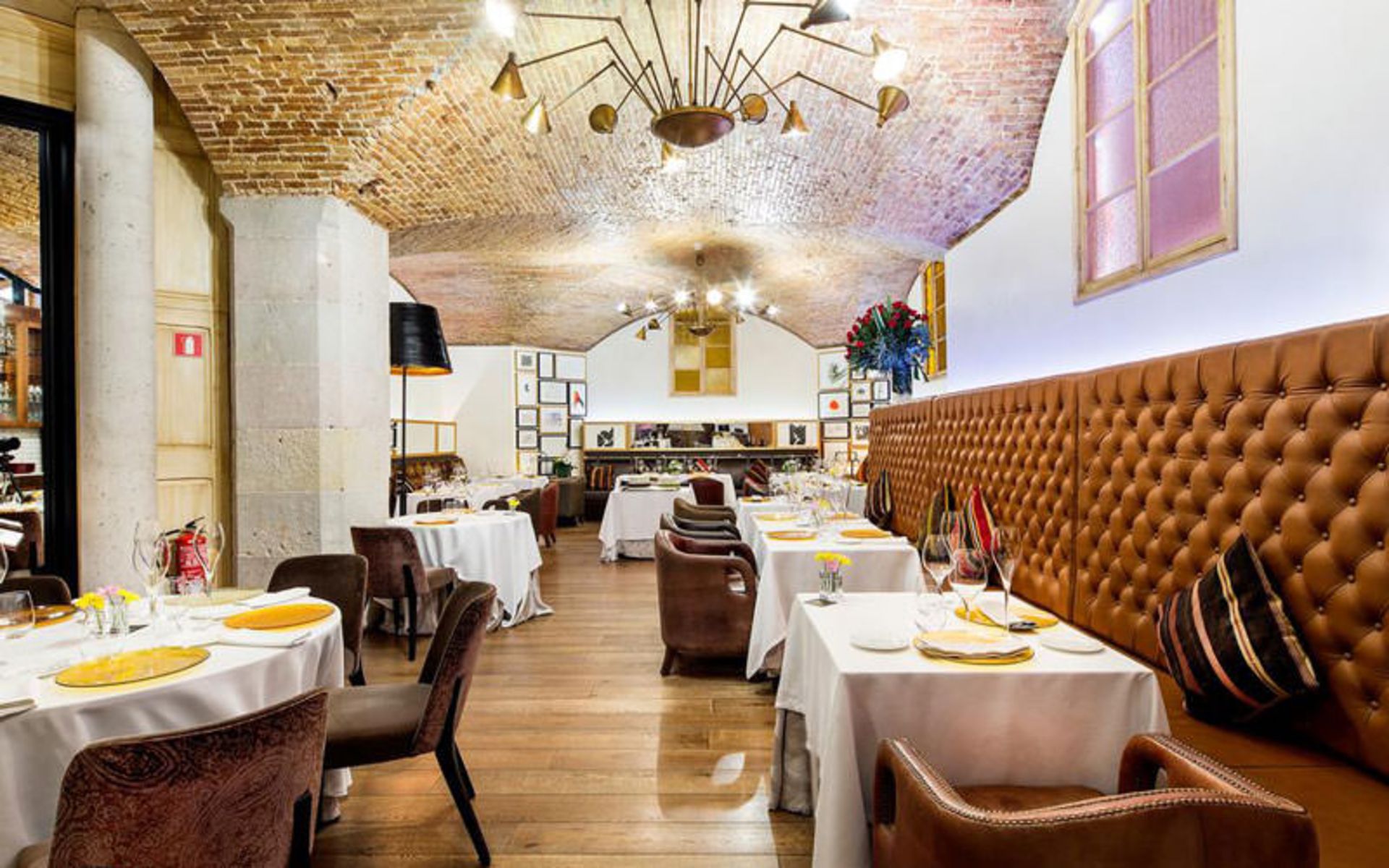 هتل دی ا پلاکا ریآل جی.ال (Hotel DO Plaça Reial G.L)