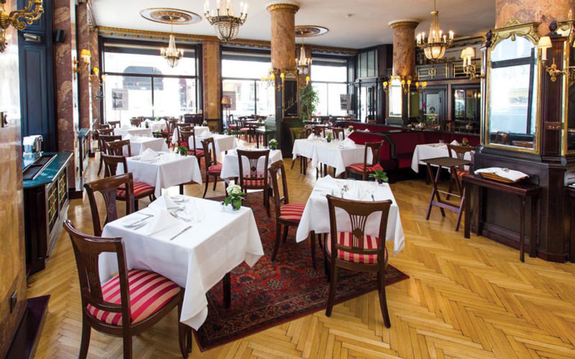 هتل دانوبیس استوریا سیتی سنتر (Danubius Hotel Astoria City Center)