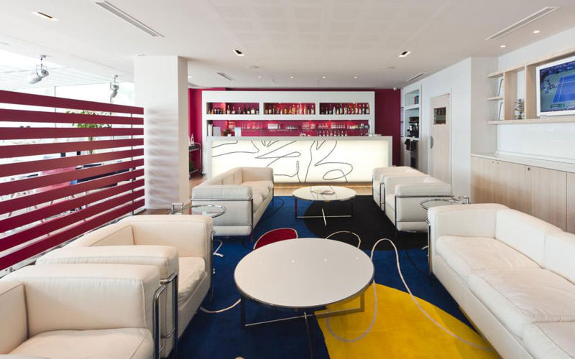 هتل ویکتوریا (Hotel Victoria)