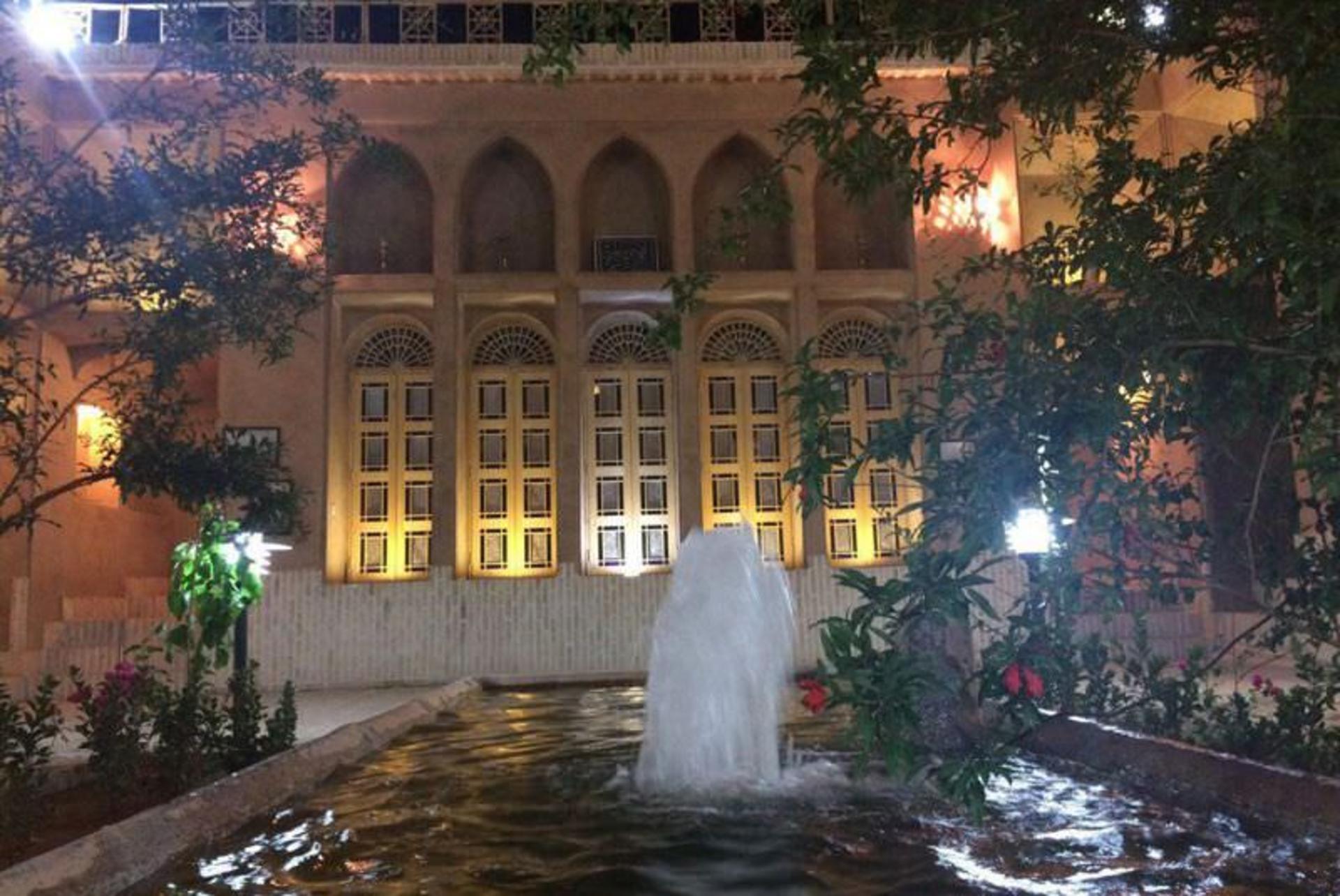 هتل سنتی شعرباف