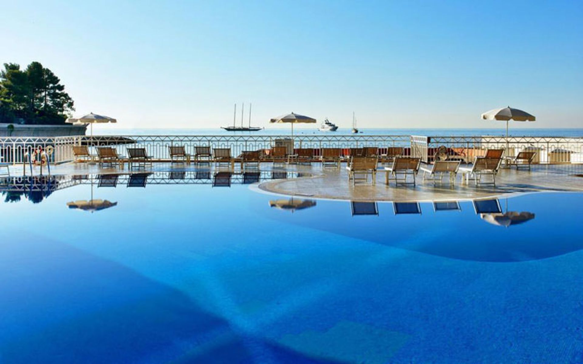 هتل له مریدین بیچ پلازا (Le Méridien Beach Plaza)