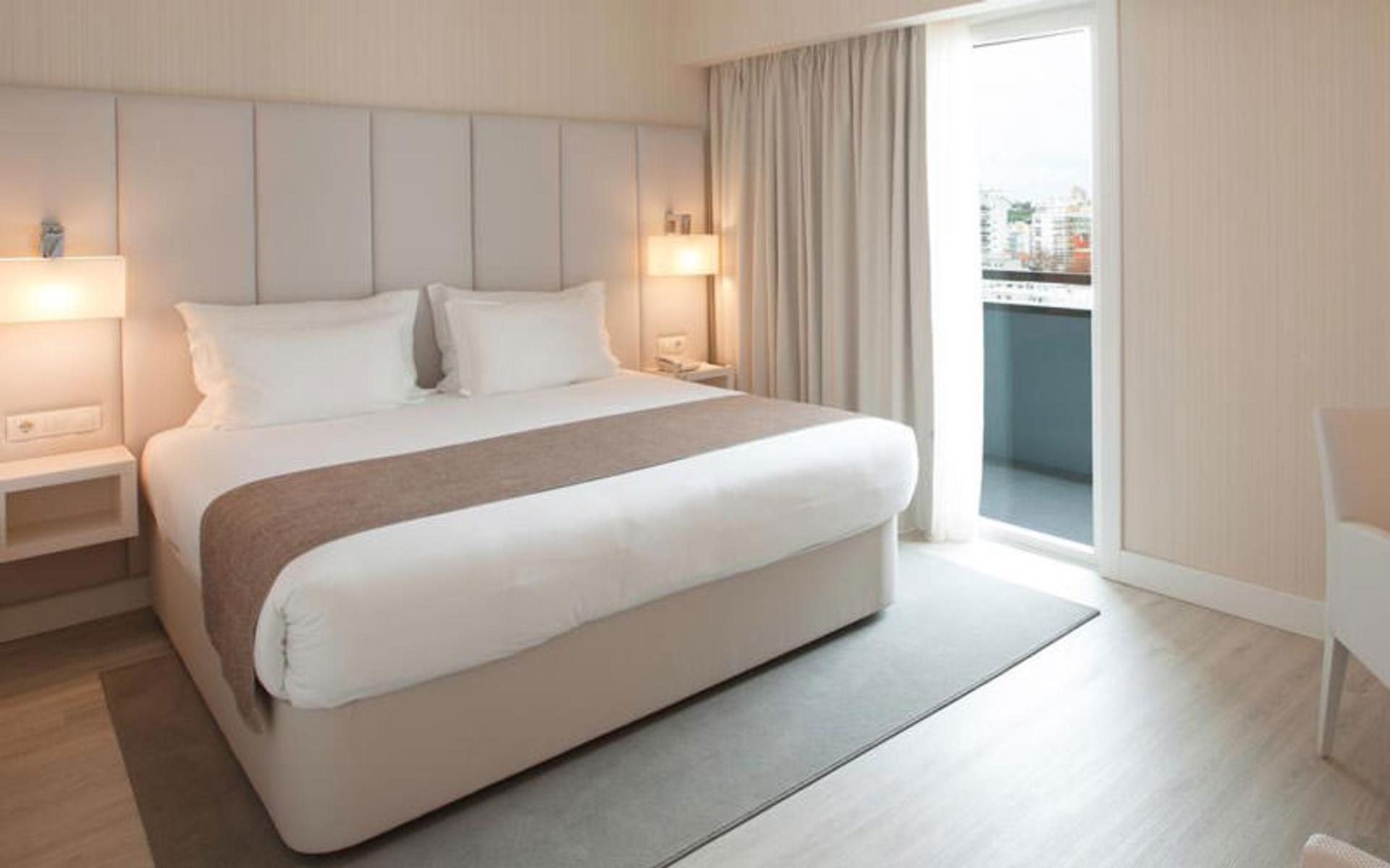 هتل لوتسیا اسمارت دیزاین (Lutecia Smart Design Hotel)