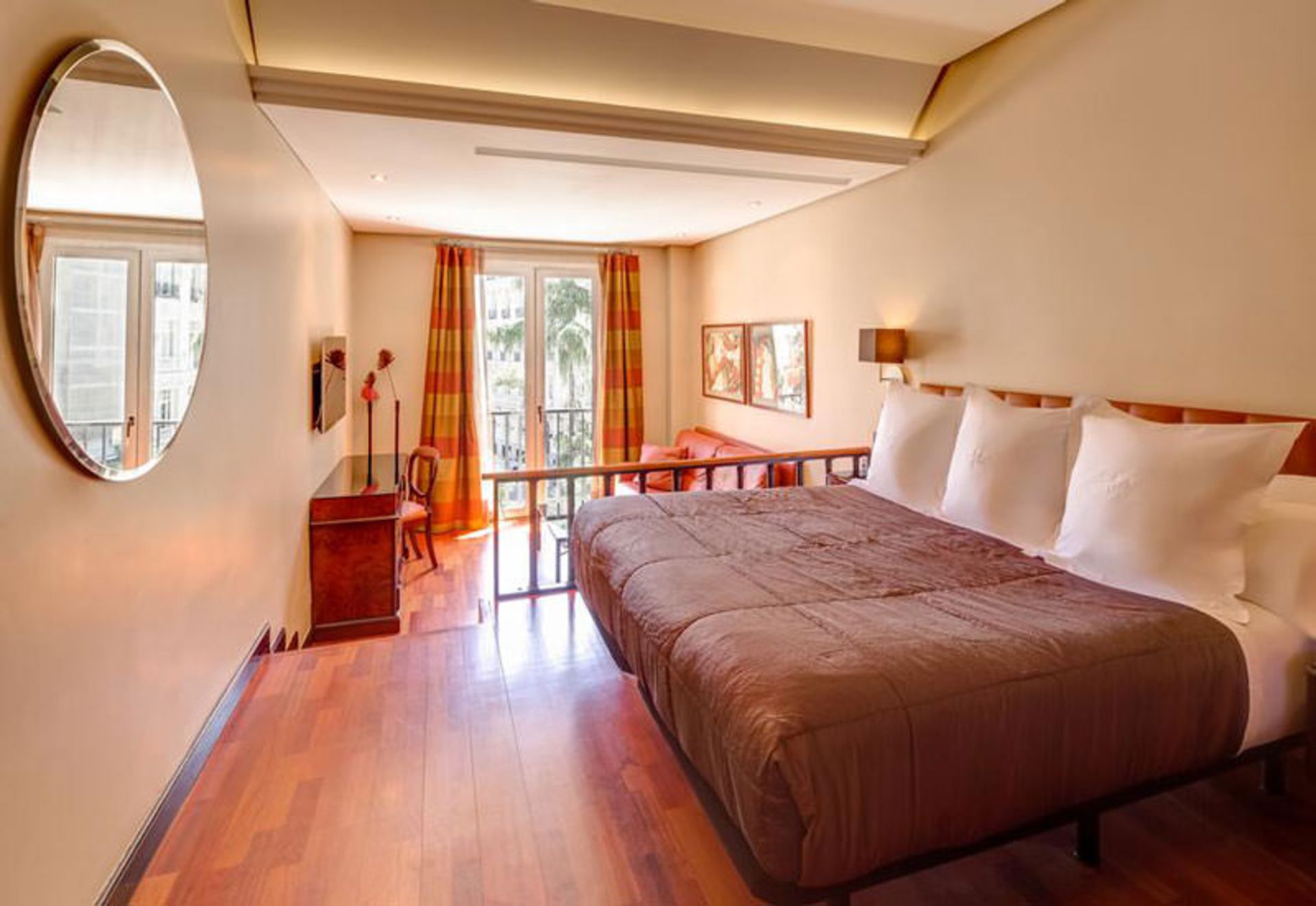 هتل ویلا ریل (Hotel Villa Real)