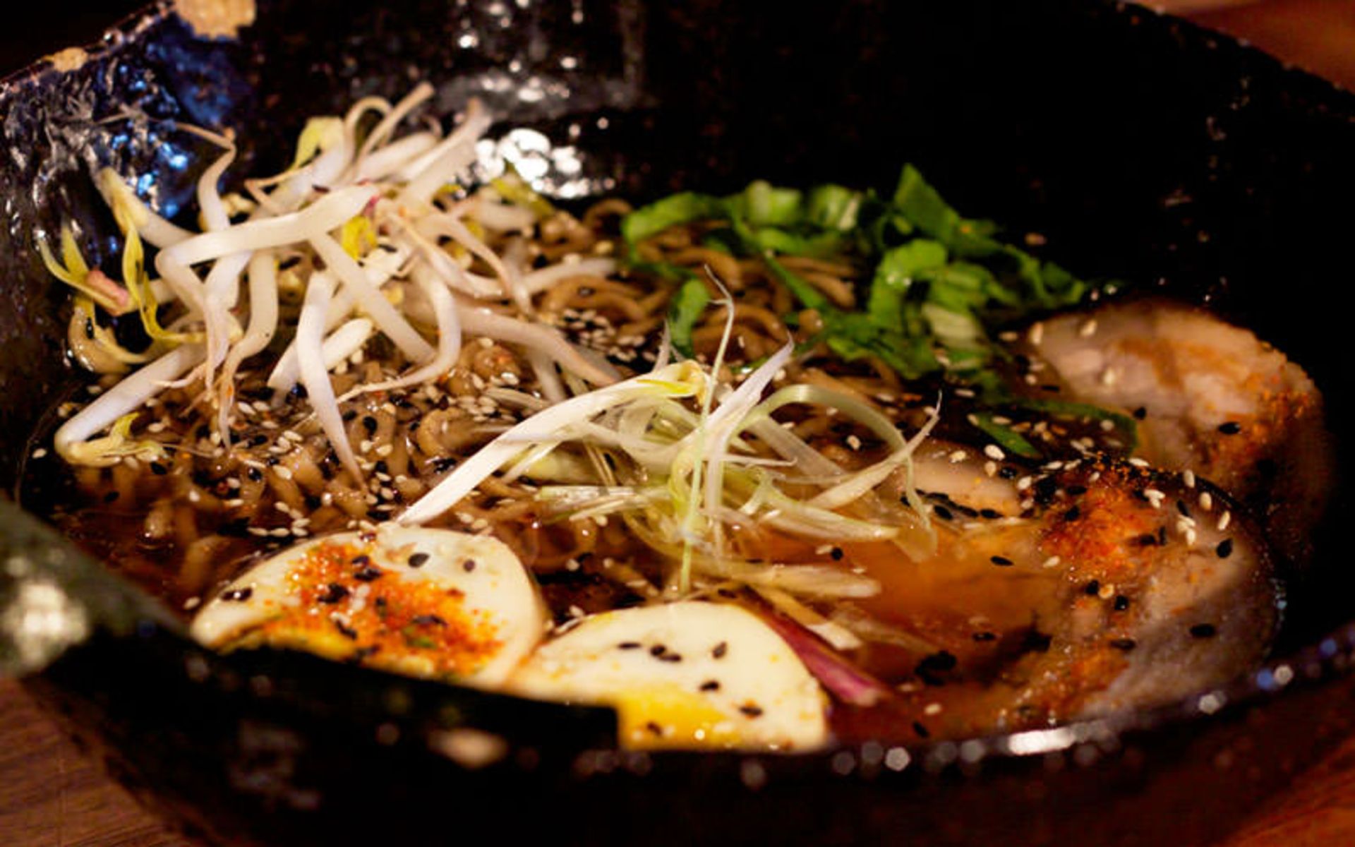 رستوران Downtown Ramen Asian