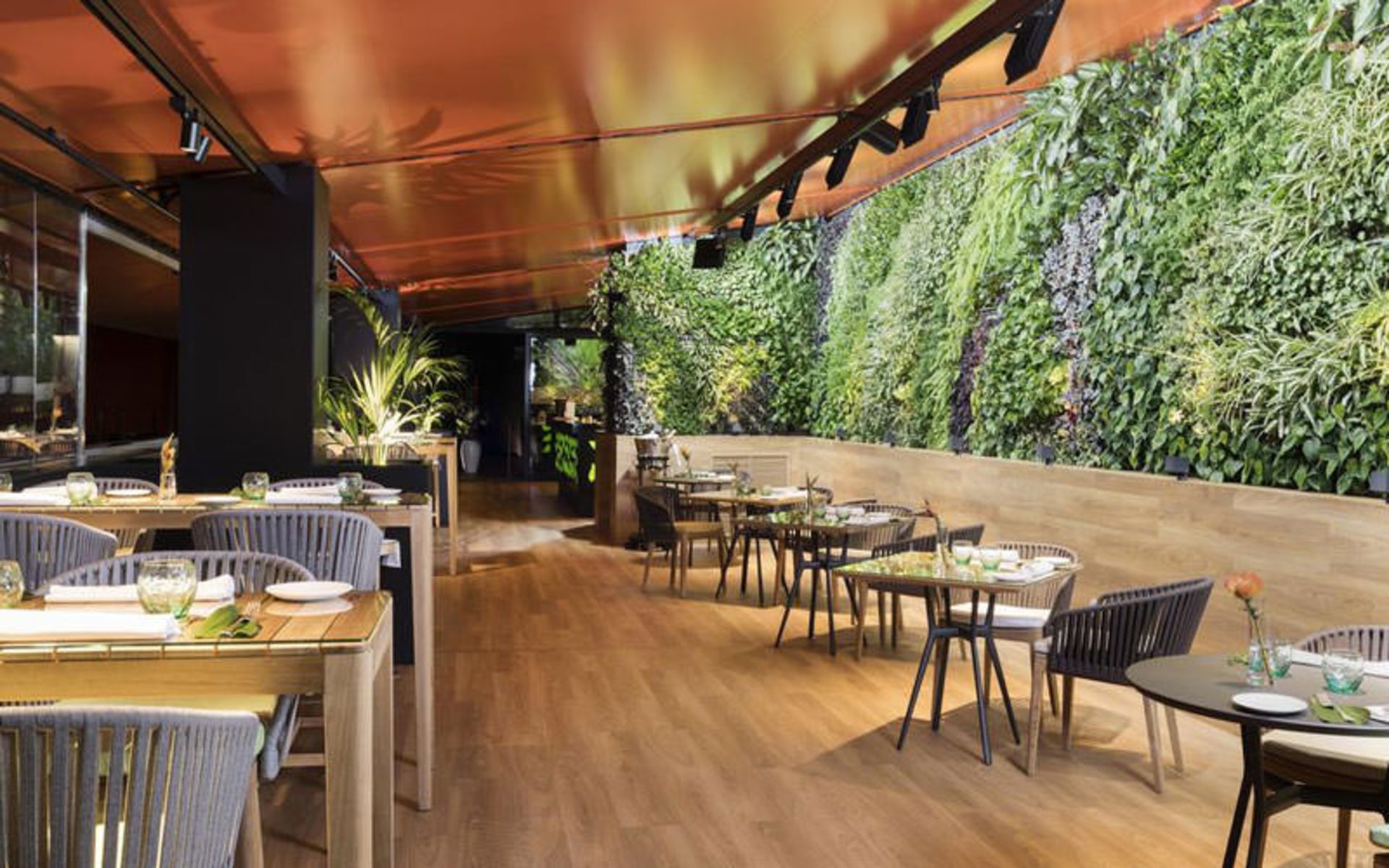 هتل پوئرتا امریکا (Hotel Puerta America)