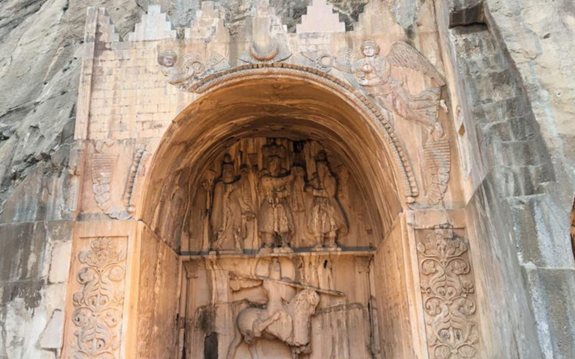طاق بستان