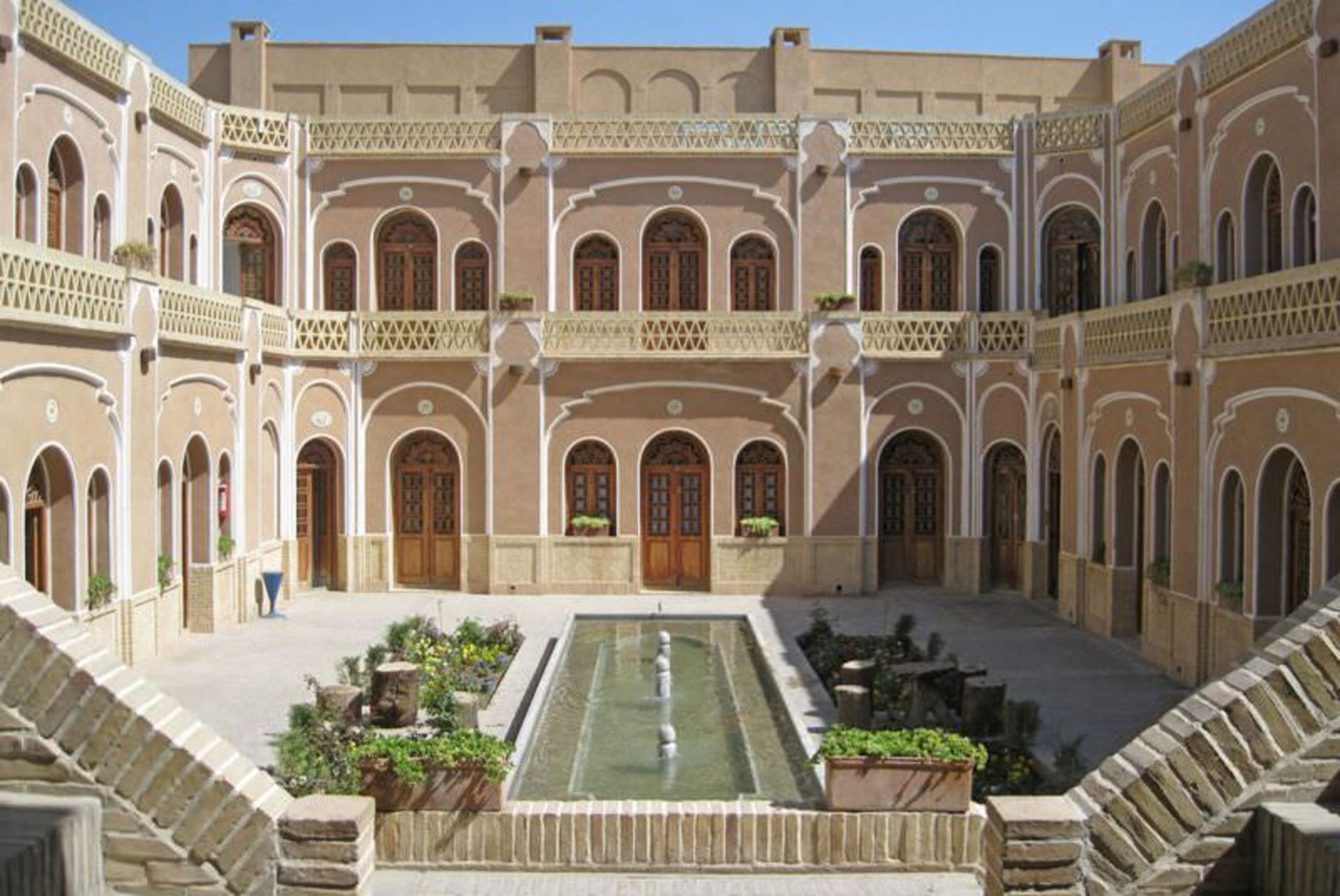 خانه لاری ها