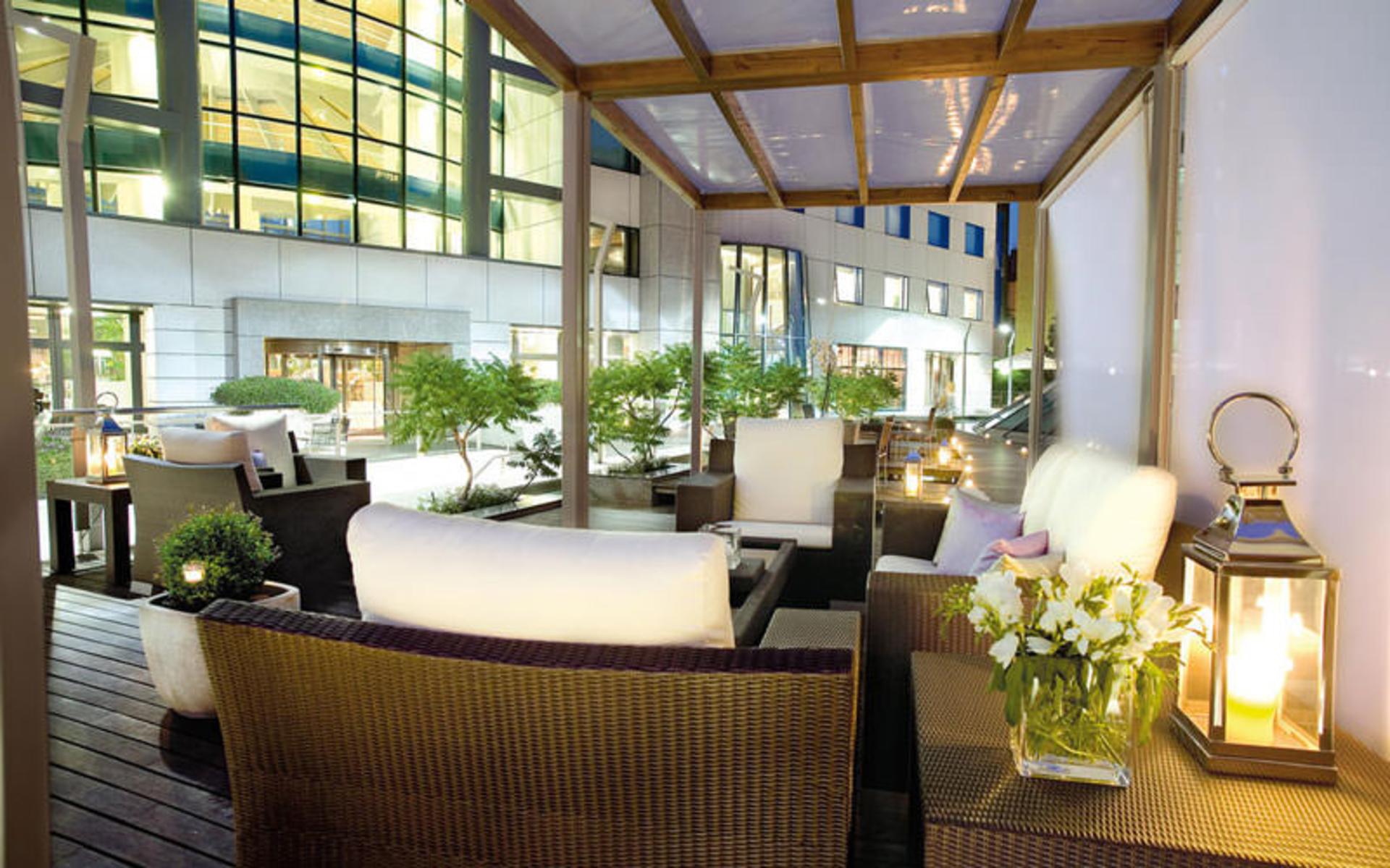 هتل یورواستارز سوییتز میراسیرا (Eurostars Suites Mirasierra)