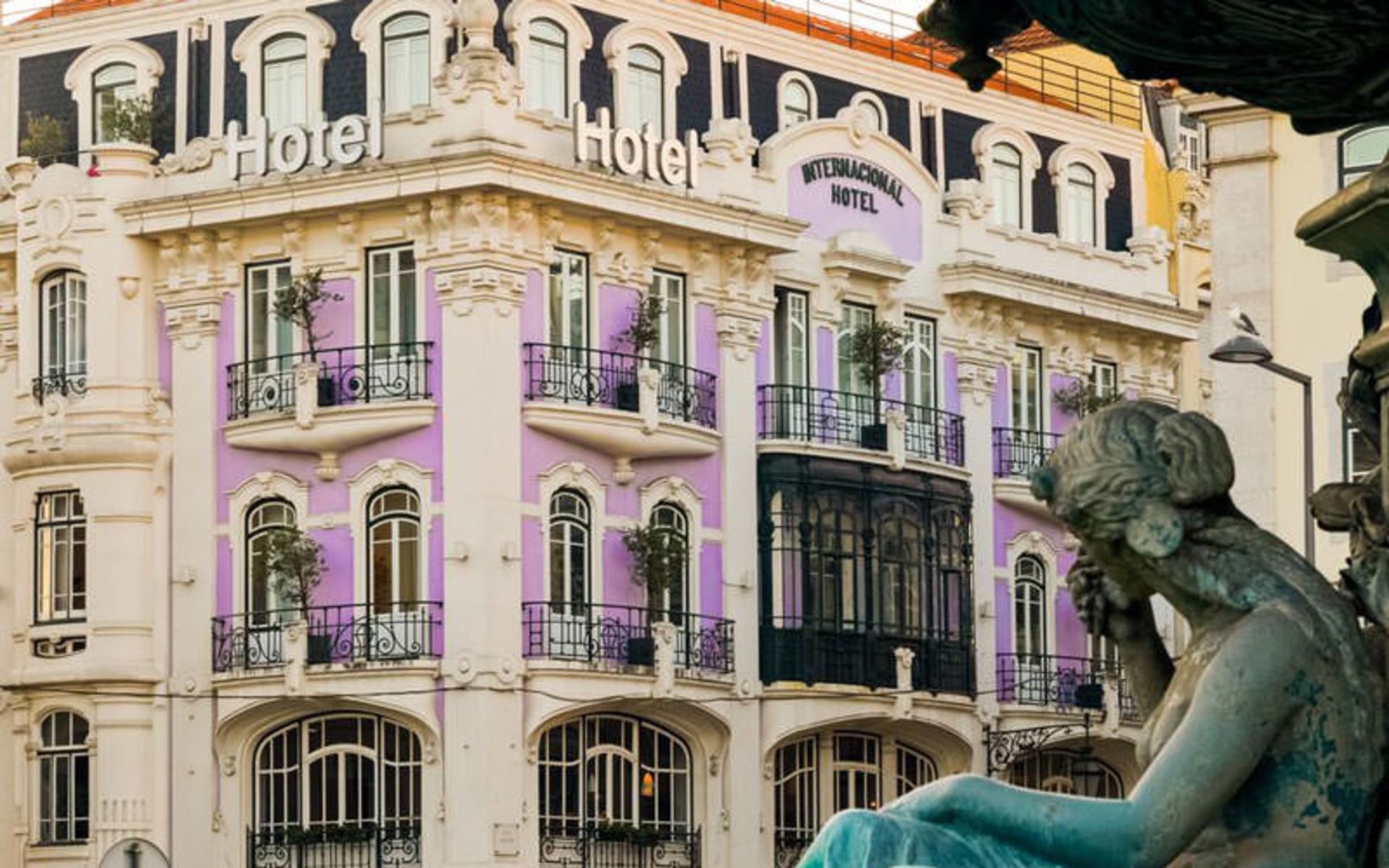 هتل اینترنشنال دیزاین (Internacional Design Hotel)