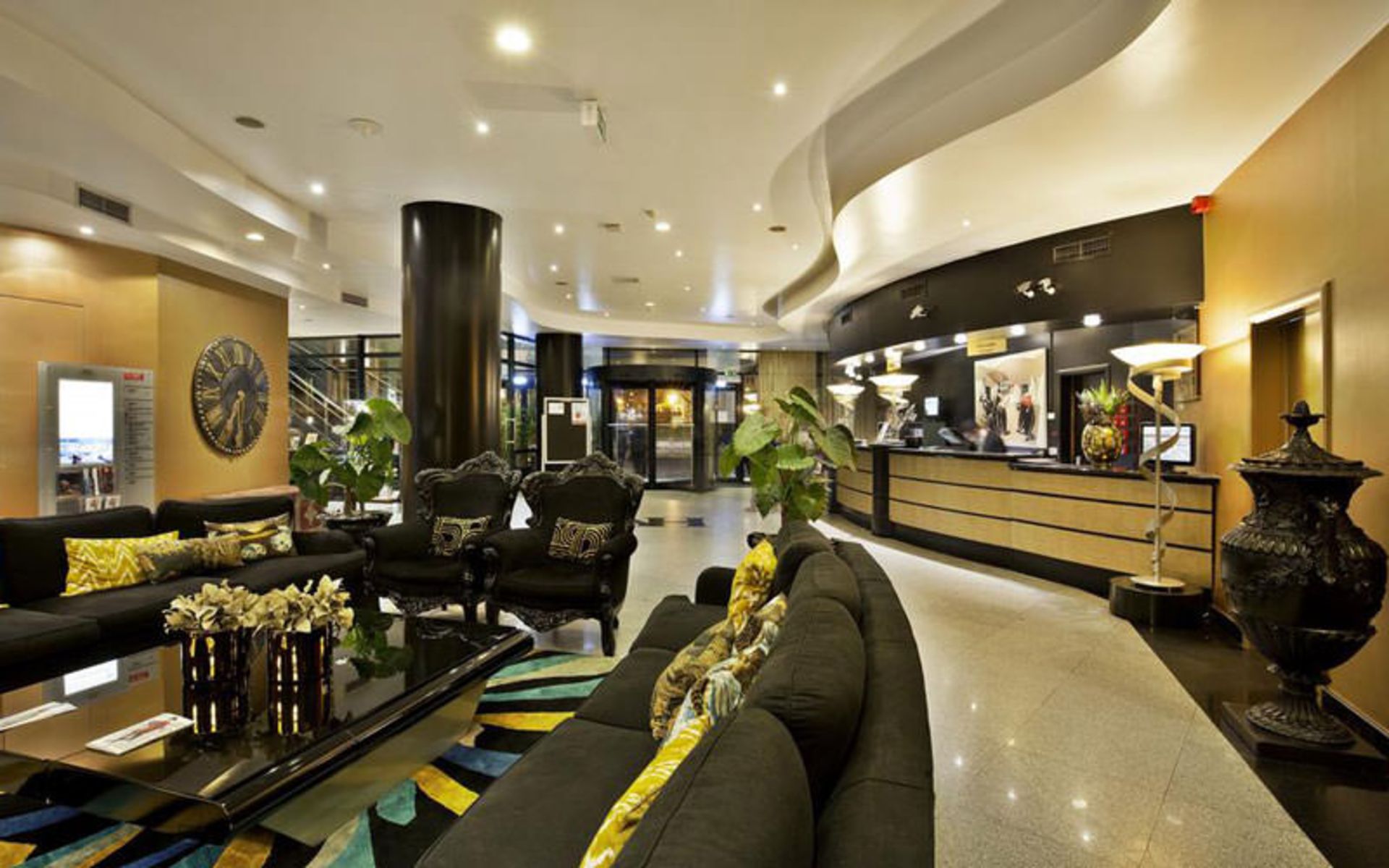 هتل موندیال (Hotel Mundial)