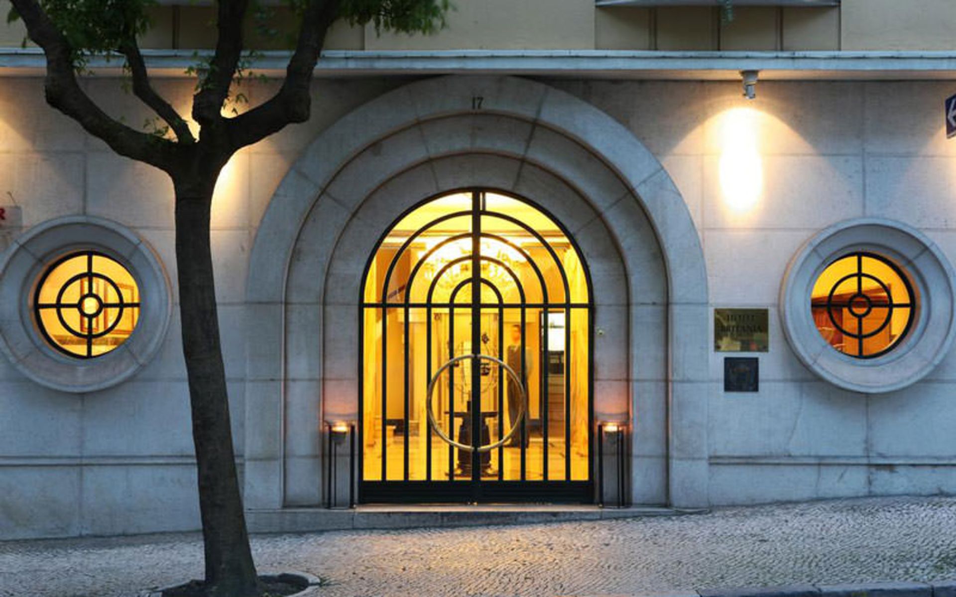 هتل بیریتانیا (Hotel Britania)