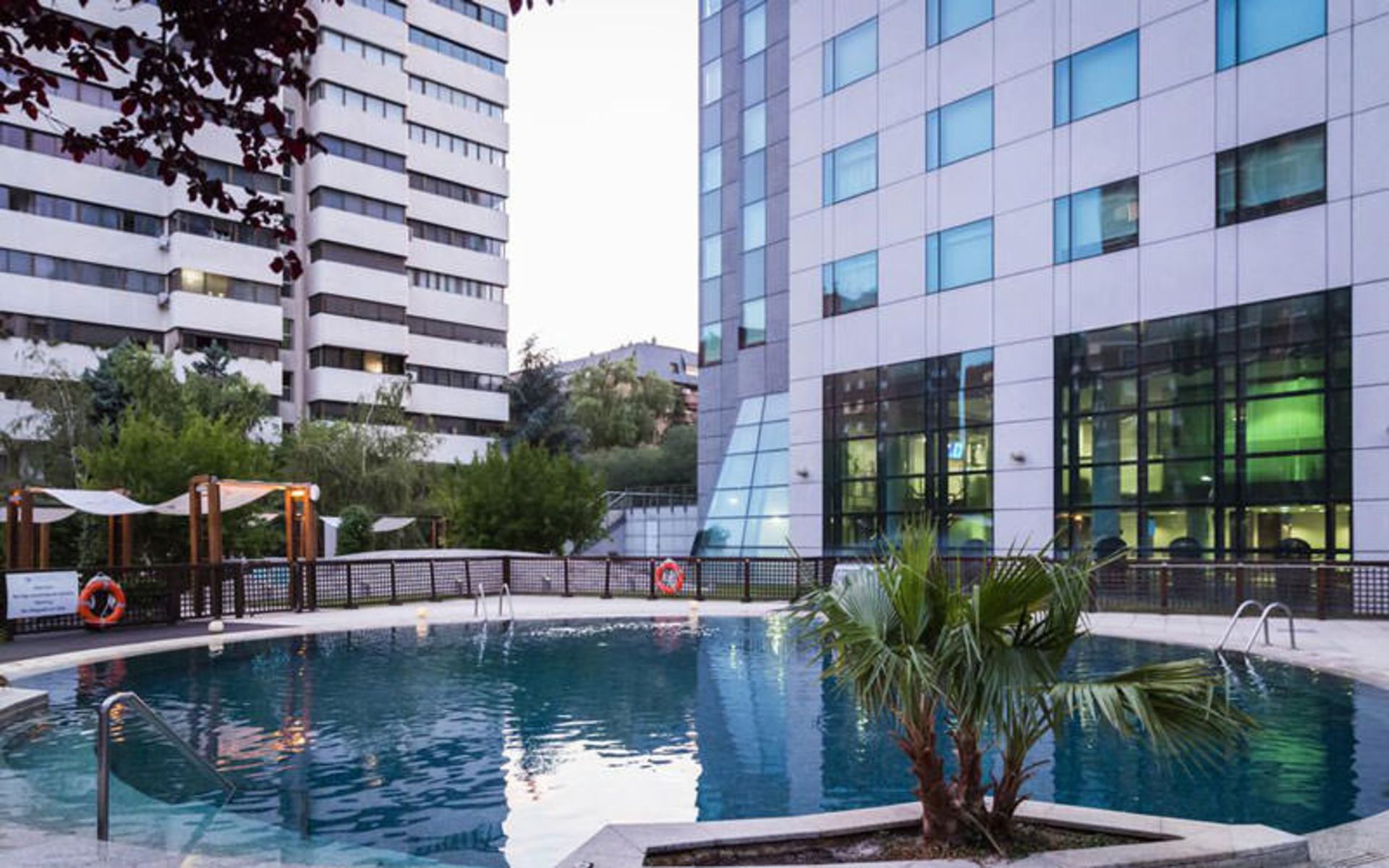 هتل یورواستارز سوییتز میراسیرا (Eurostars Suites Mirasierra)