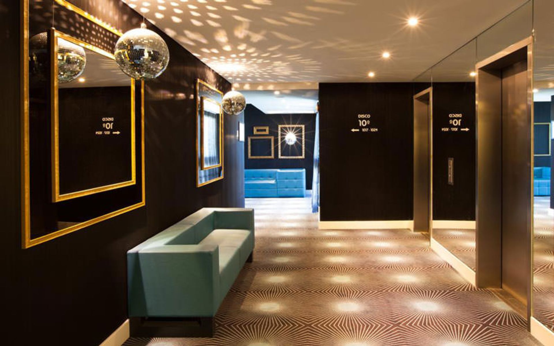 هتل لوتسیا اسمارت دیزاین (Lutecia Smart Design Hotel)