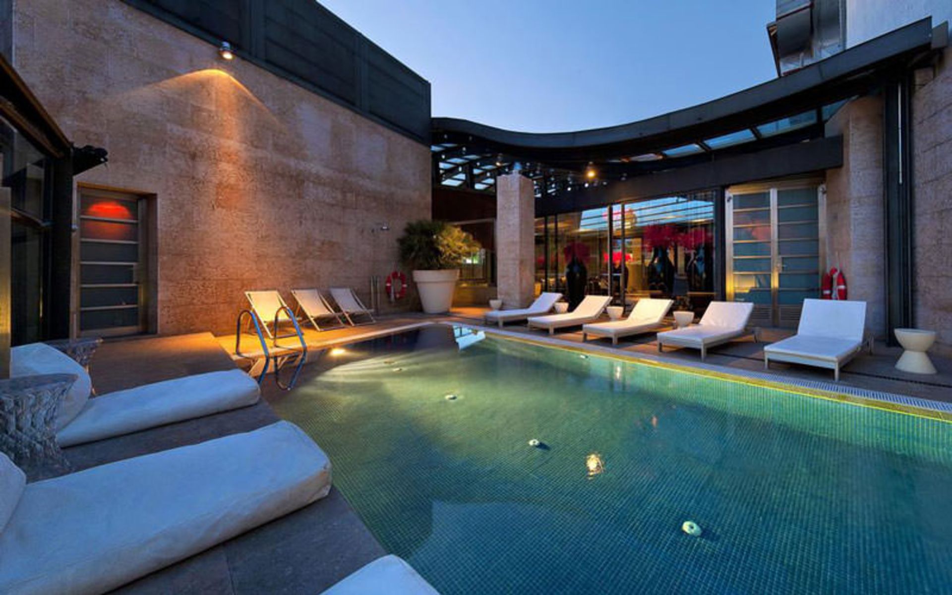 هتل اربن (Hotel Urban)