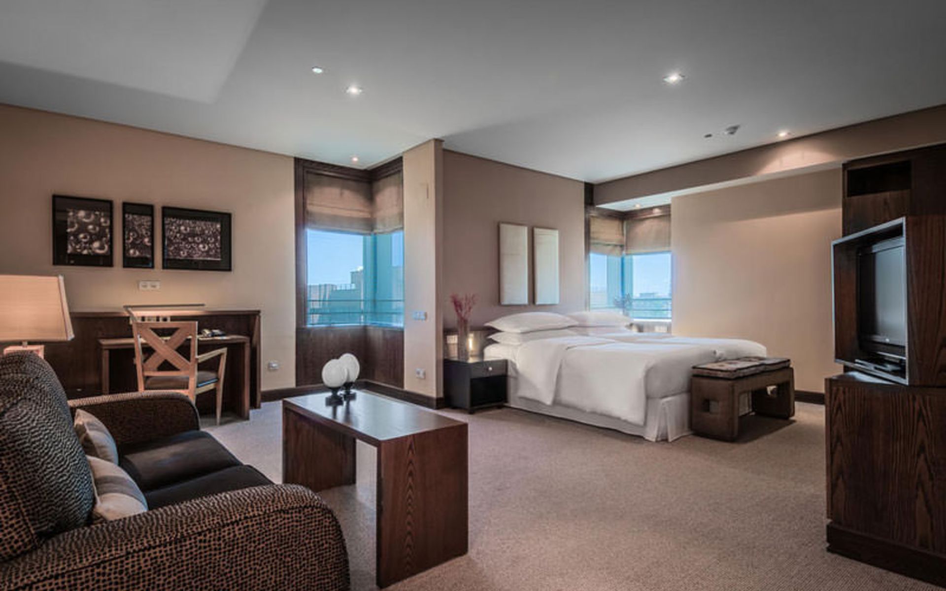 هتل یورواستارز سوییتز میراسیرا (Eurostars Suites Mirasierra)