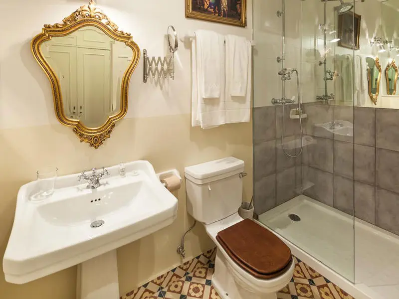 هتل ایندیپندنت سوئیتز اند تراس (The Independente Suites & Terrace)