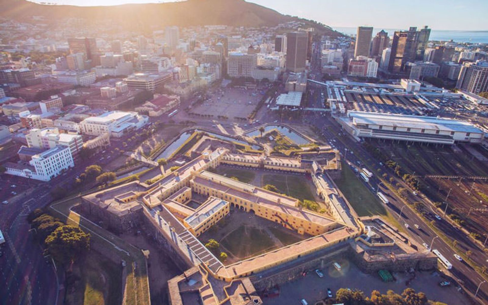 قلعه گودهُپ (Castle of Good Hope)